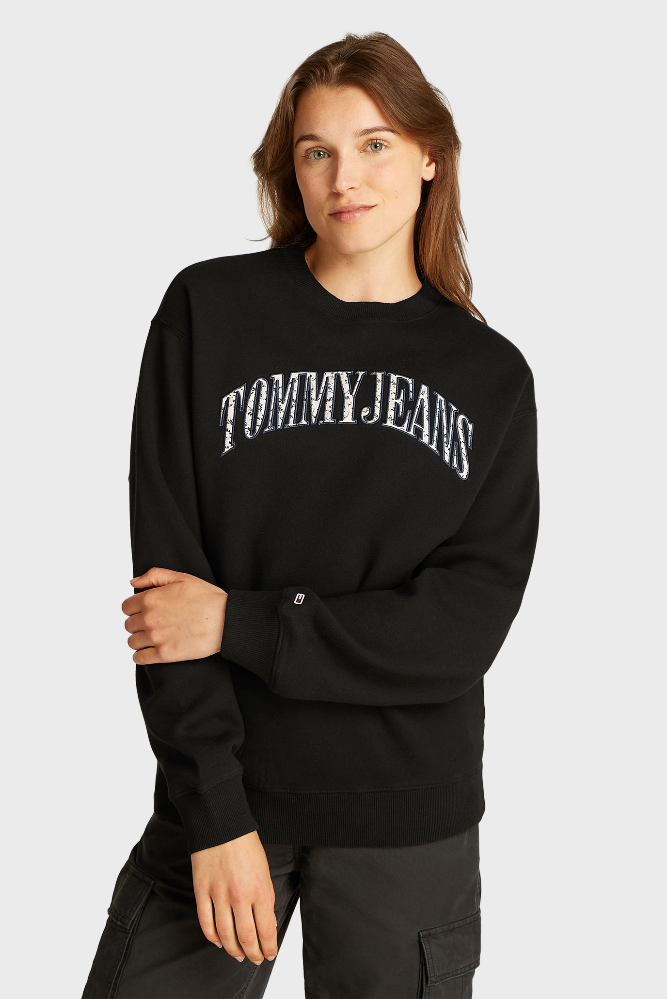 Женский черный свитшот TJW RLX FLORAL VARSITY CREW Черный XS Tommy Jeans DW0DW20172 Женский черный свитшот TJW RLX FLORAL VARSITY CREW Черный XS Tommy Jeans DW0DW20172