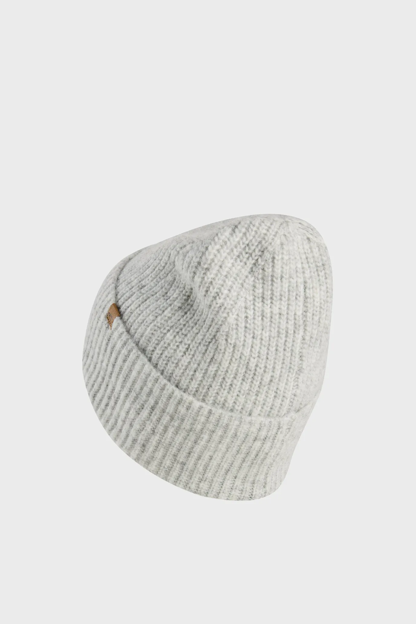 Женская светло-серая шапка 2
