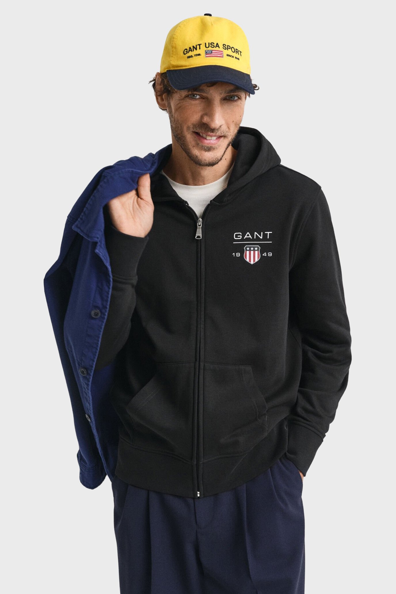 Мужское черное худи GRAPHIC FULLZIP HOODIE Черный M Gant 2044015 Мужское черное худи GRAPHIC FULLZIP HOODIE Черный M Gant 2044015