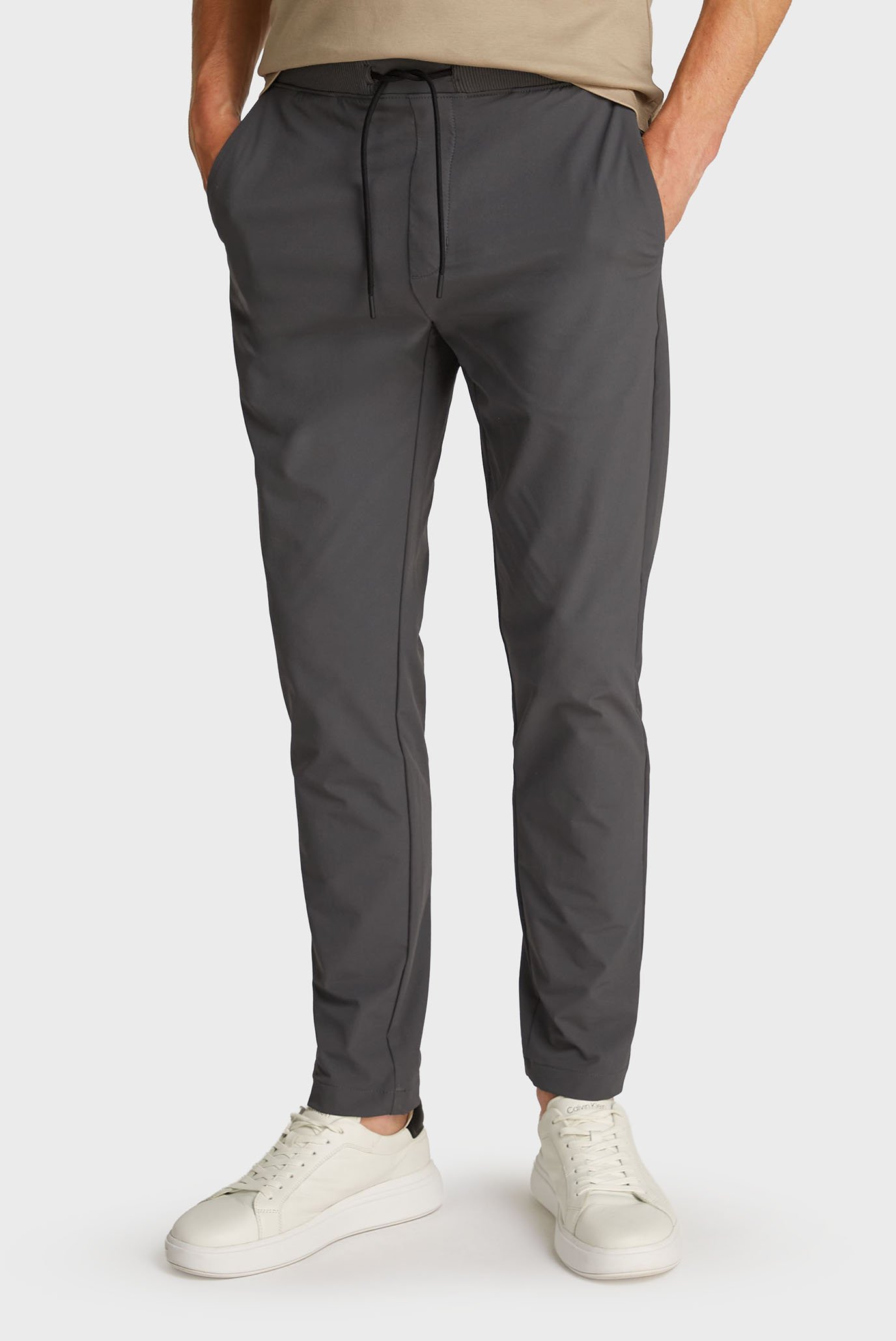 Мужские серые спортивные брюки 4WAY STRETCH Серый 30-32 Calvin Klein K10K113809 Мужские серые спортивные брюки 4WAY STRETCH Серый 30-32 Calvin Klein K10K113809