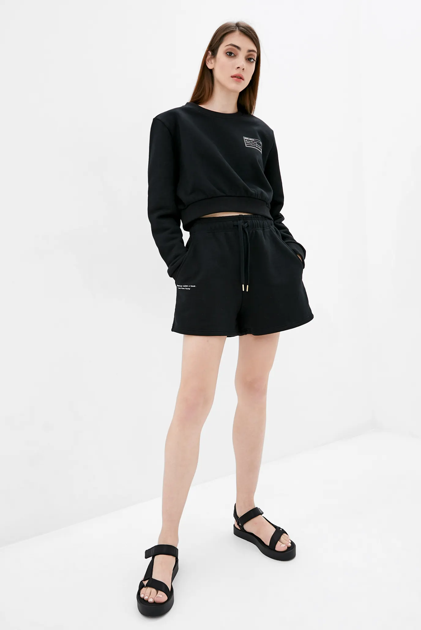 Жіночий чорний світшот 2