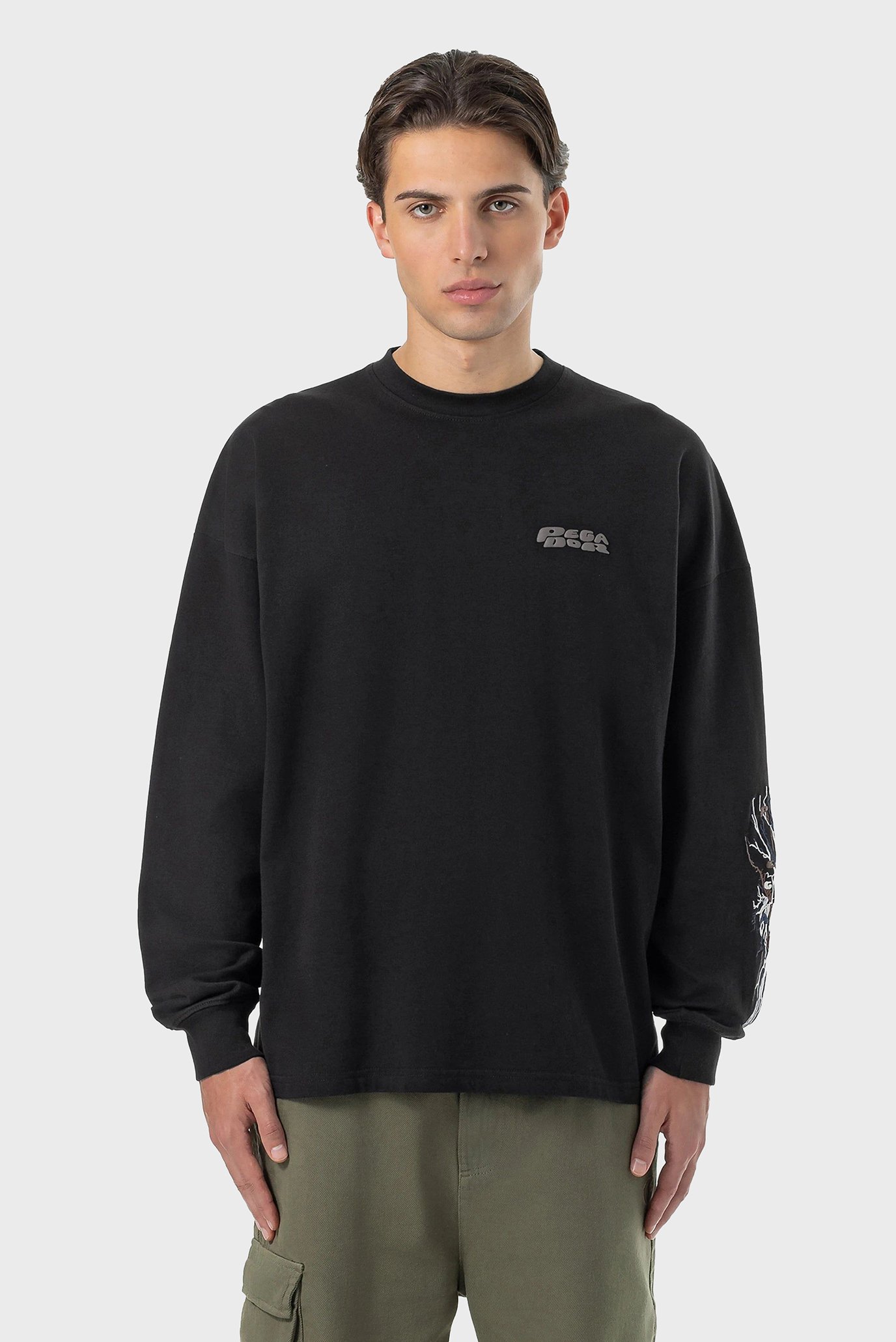 Мужской черный лонгслив Routs Oversized Longsleeve 1