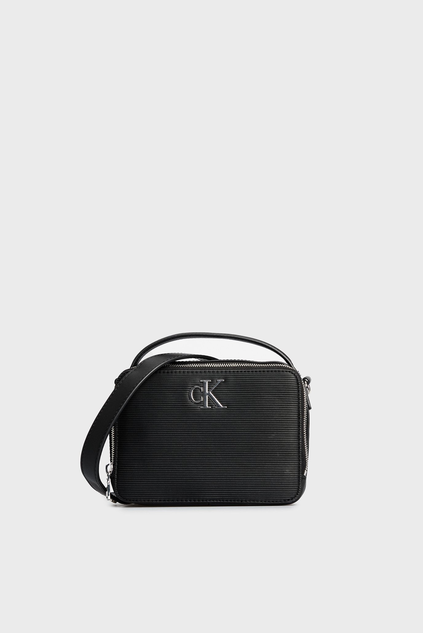 Женская черная сумка MINIMAL MONOGRAM CAMERA BAG18 1