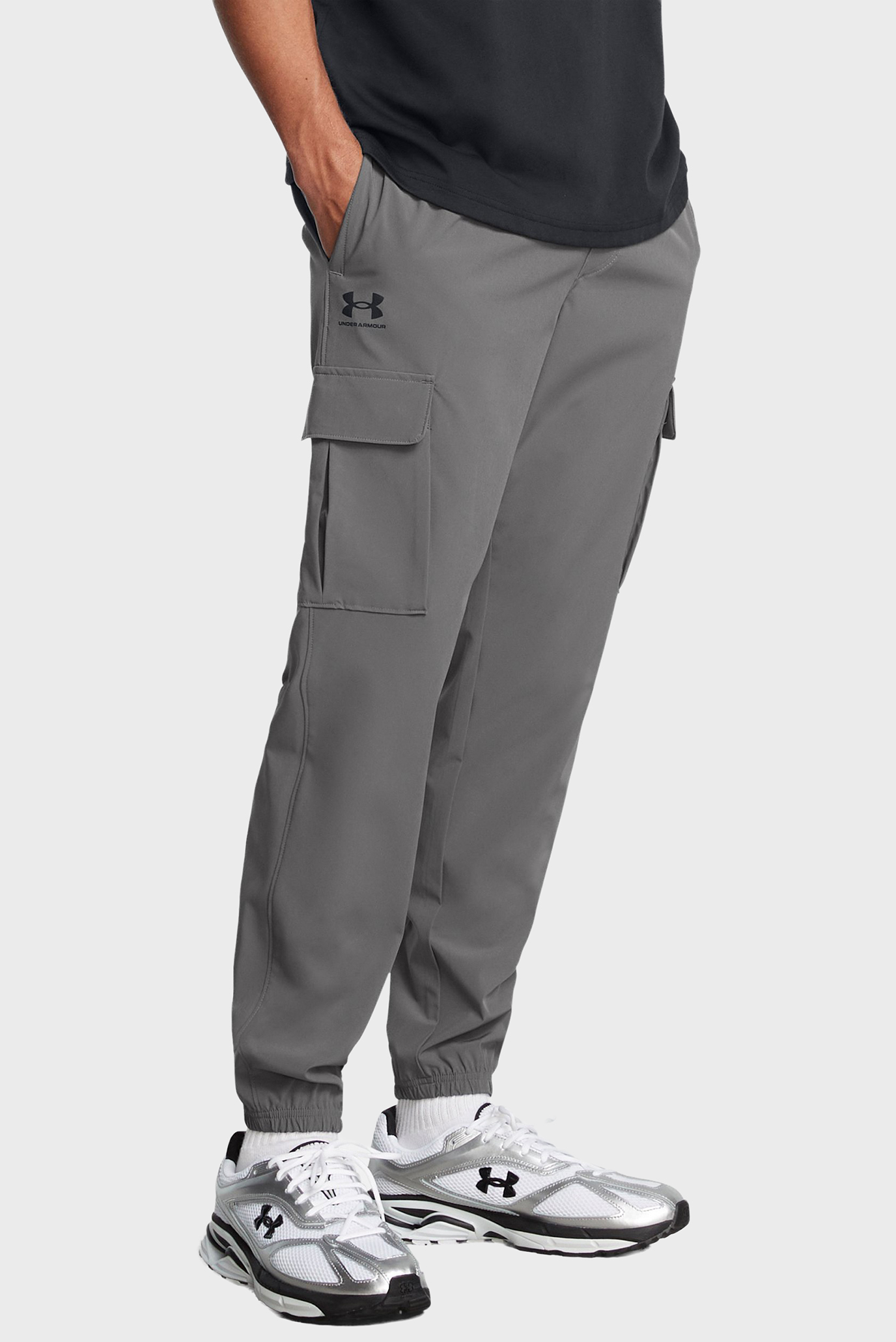 Мужские темно-серые спортивные брюки UA Vibe Woven Cargo Pants Серый XXL Under Armour 1386558-025 Мужские темно-серые спортивные брюки UA Vibe Woven Cargo Pants Серый XXL Under Armour 1386558-025