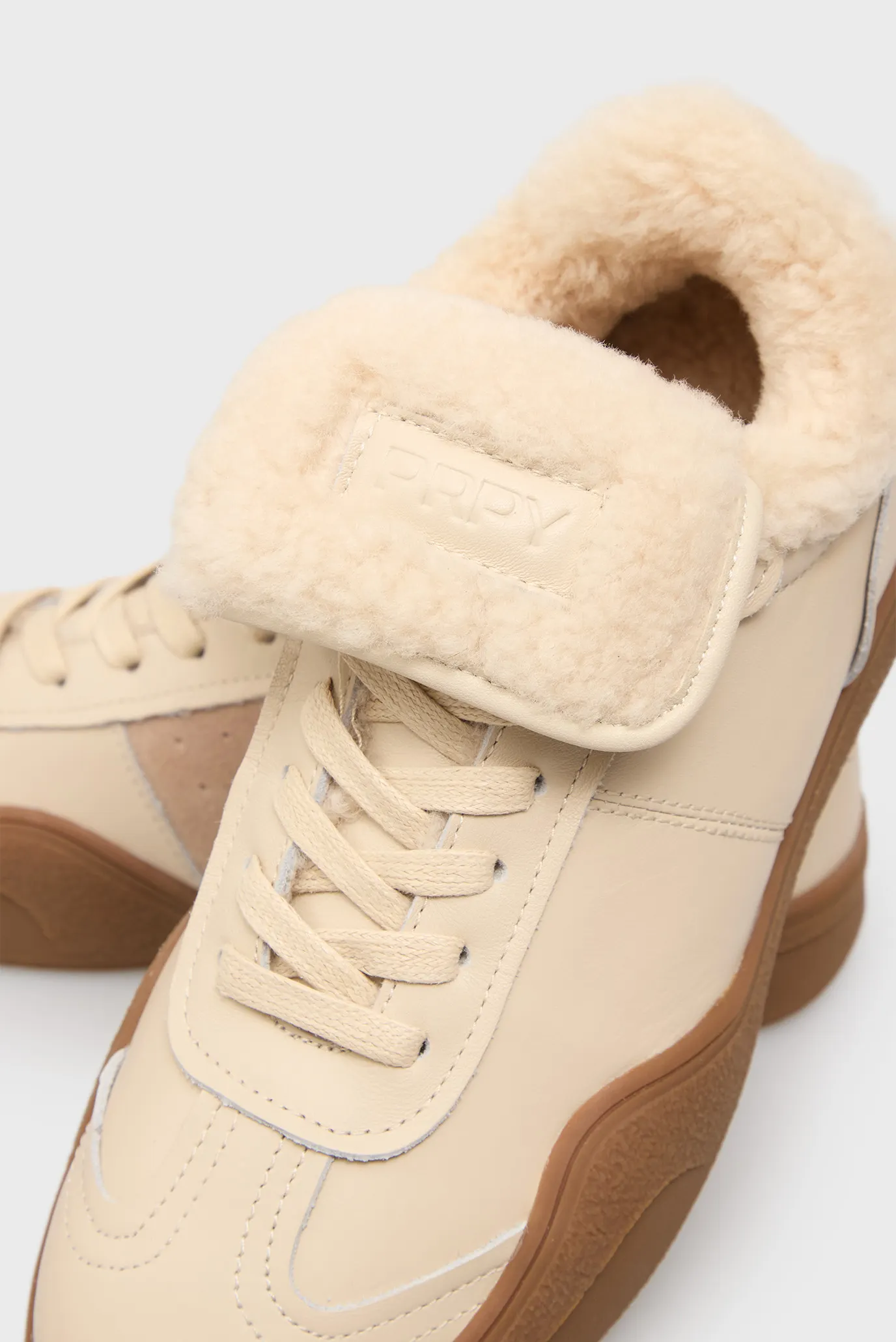 Женские бежевые кожаные кроссовки Berenice 2