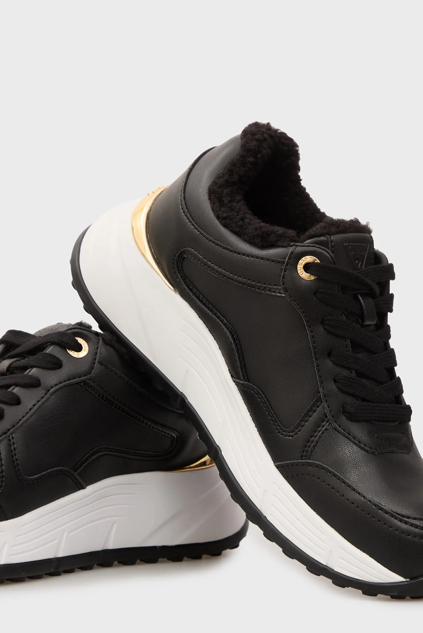 Женские черные кроссовки FARREA 2