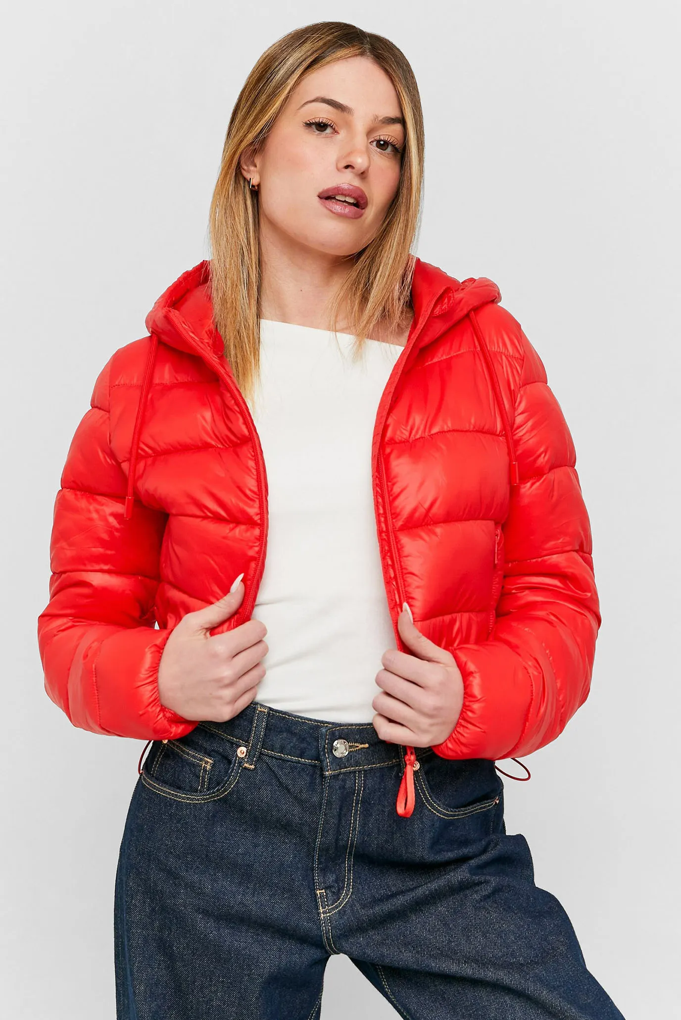 Жіноча червона куртка 1