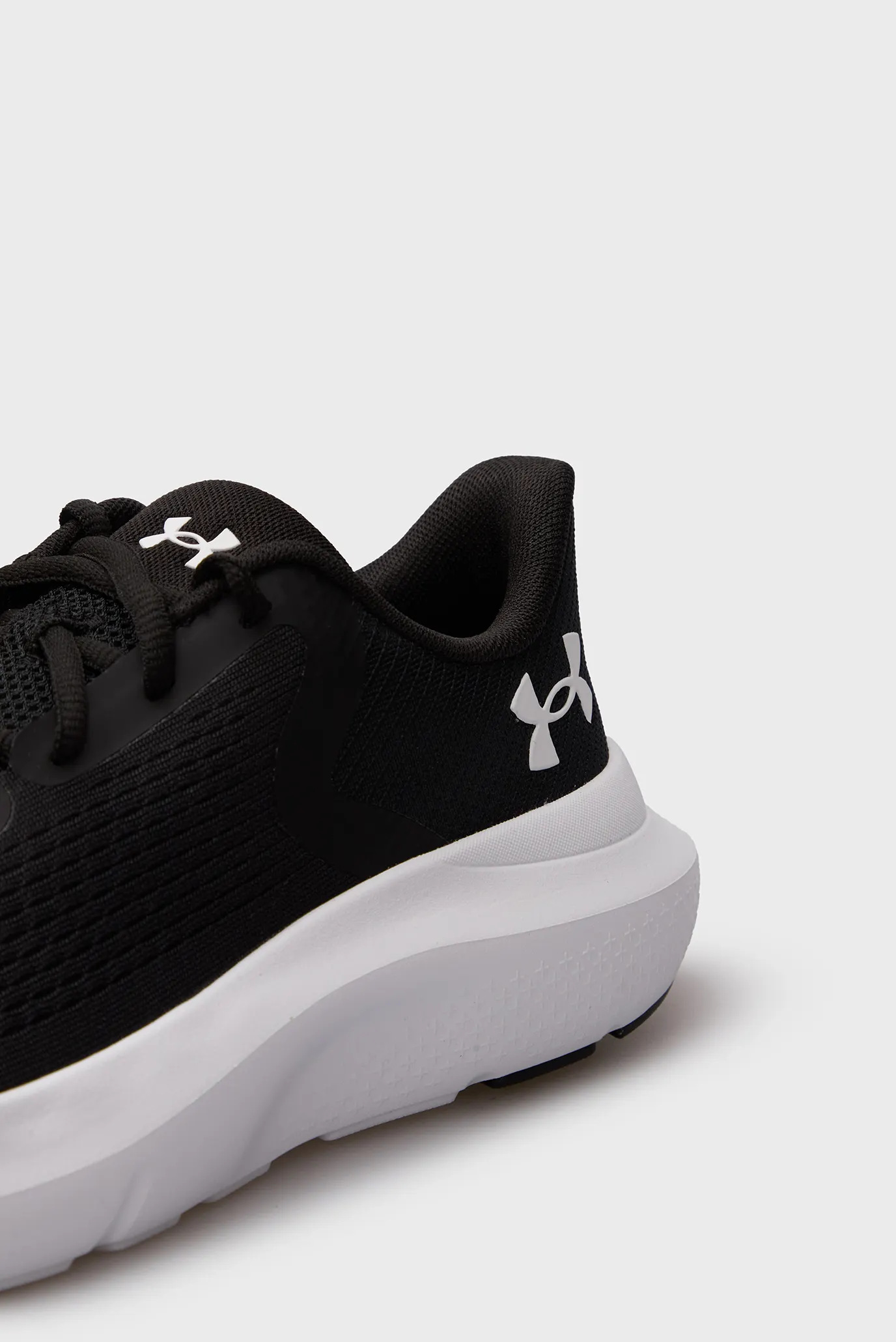 Детские черные кроссовки UA BGS Rogue 5 2