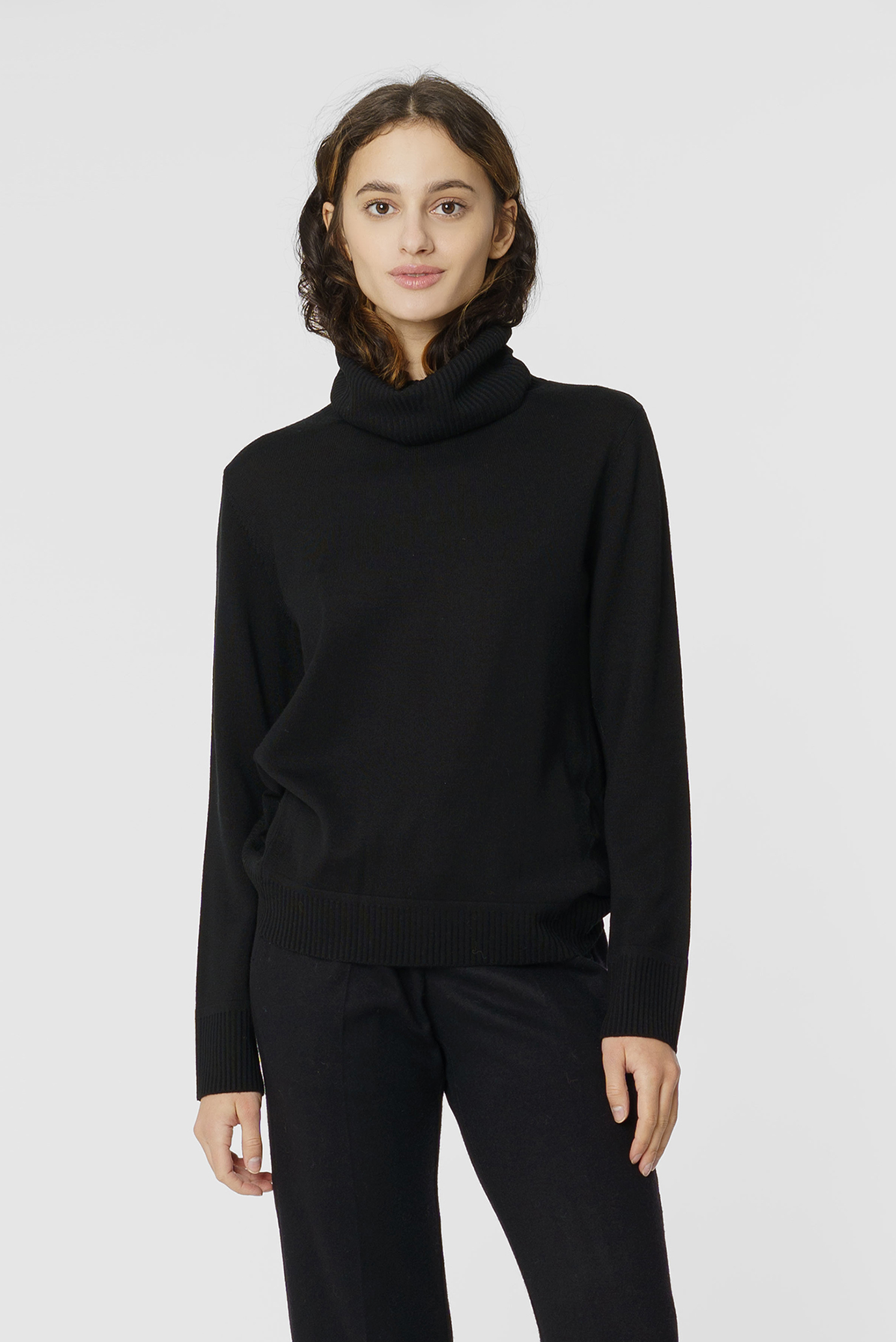 Жіночий чорний вовняний светр 1