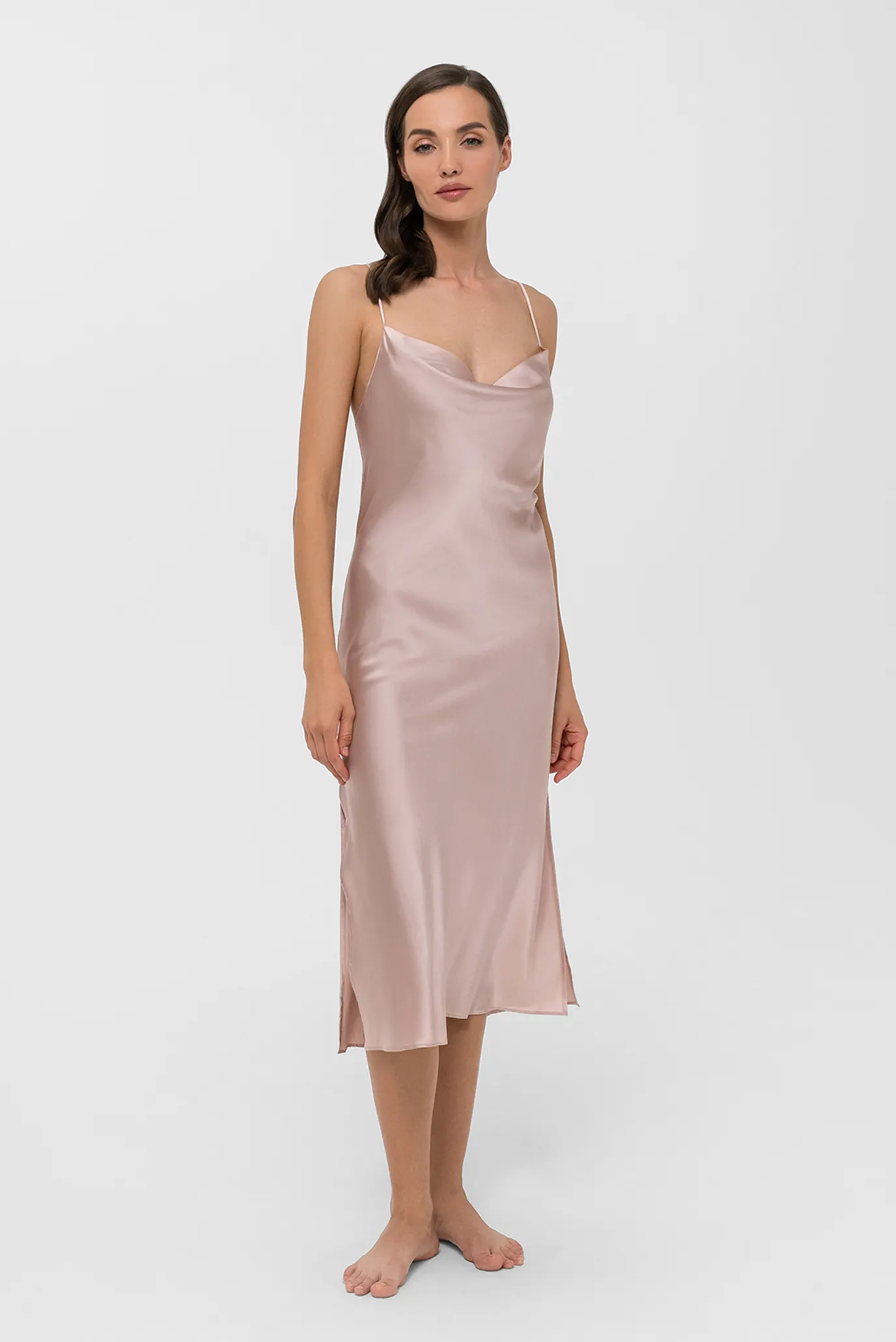 Женская пудровая шелковая ночная рубашка 2