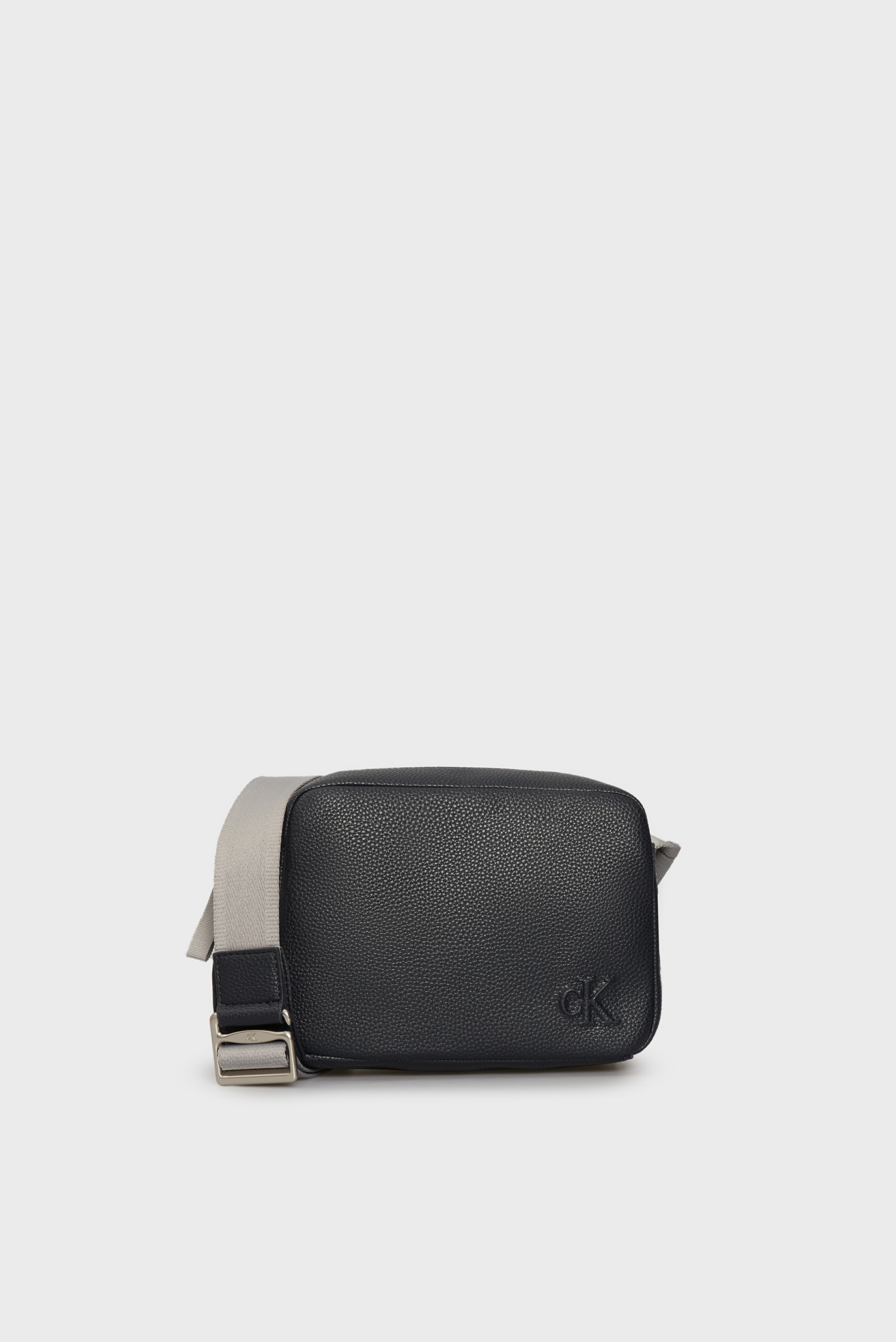Мужская темно-серая сумка CARGO CAMERA BAG Серый ONESIZE Calvin Klein Jeans LV04G3081G Мужская темно-серая сумка CARGO CAMERA BAG Серый ONESIZE Calvin Klein Jeans LV04G3081G