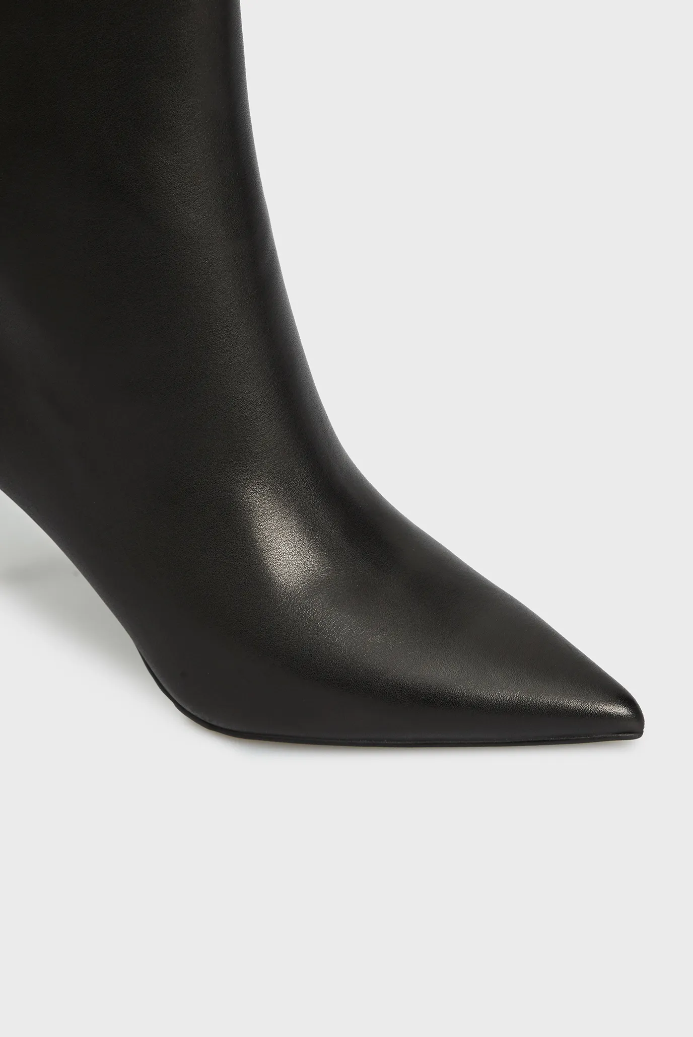 Женские черные кожаные ботильоны Ville 2