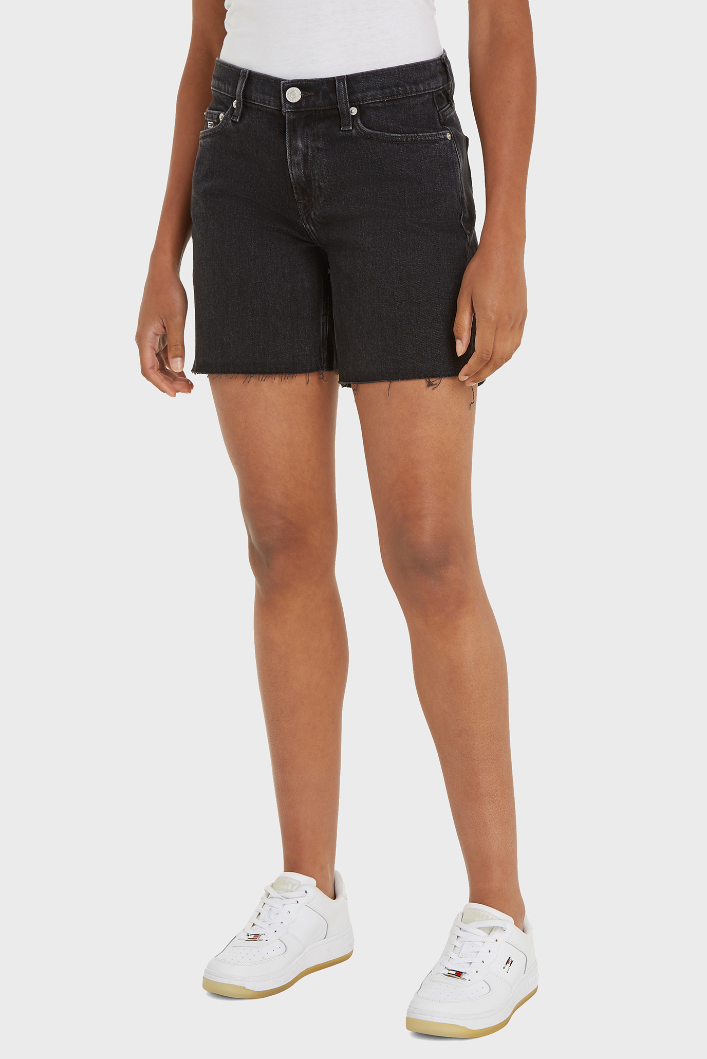 Женские черные джинсовые шорты MADDIE MD Черный 25 Tommy Jeans DW0DW18330 Женские черные джинсовые шорты MADDIE MD Черный 25 Tommy Jeans DW0DW18330