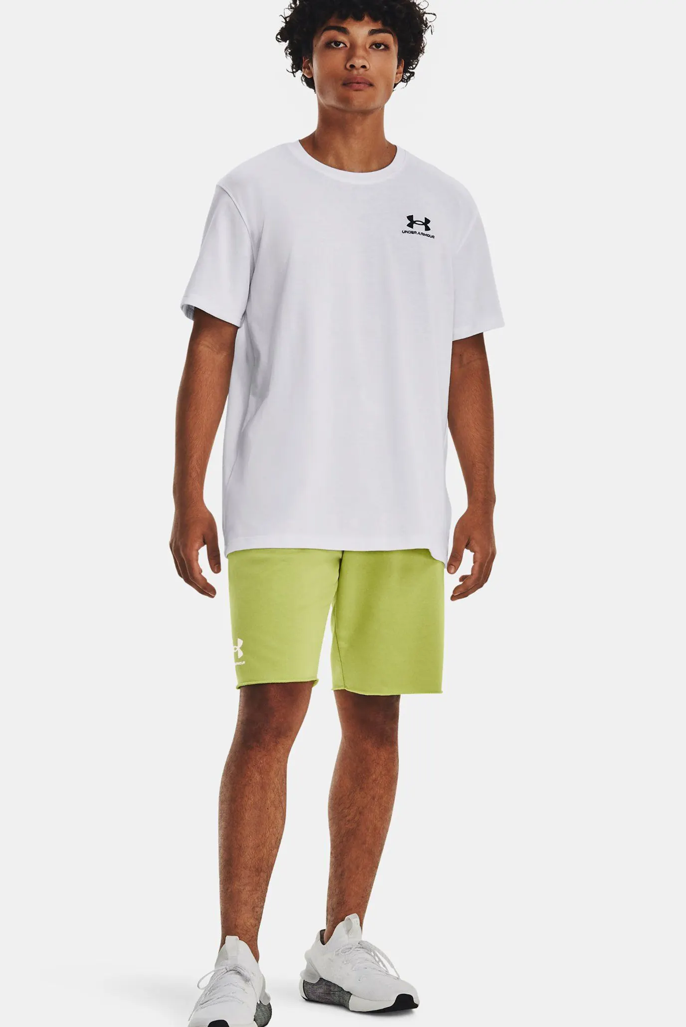 Мужская белая футболка UA LOGO EMB HEAVYWEIGHT 2