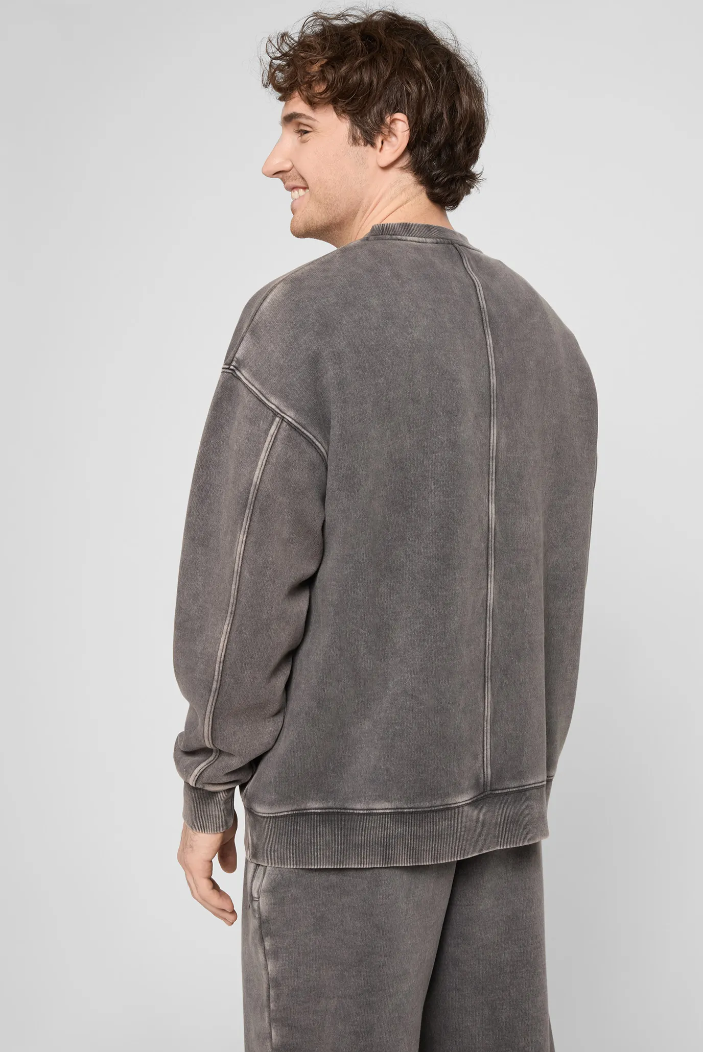 Мужской серый свитшот 4