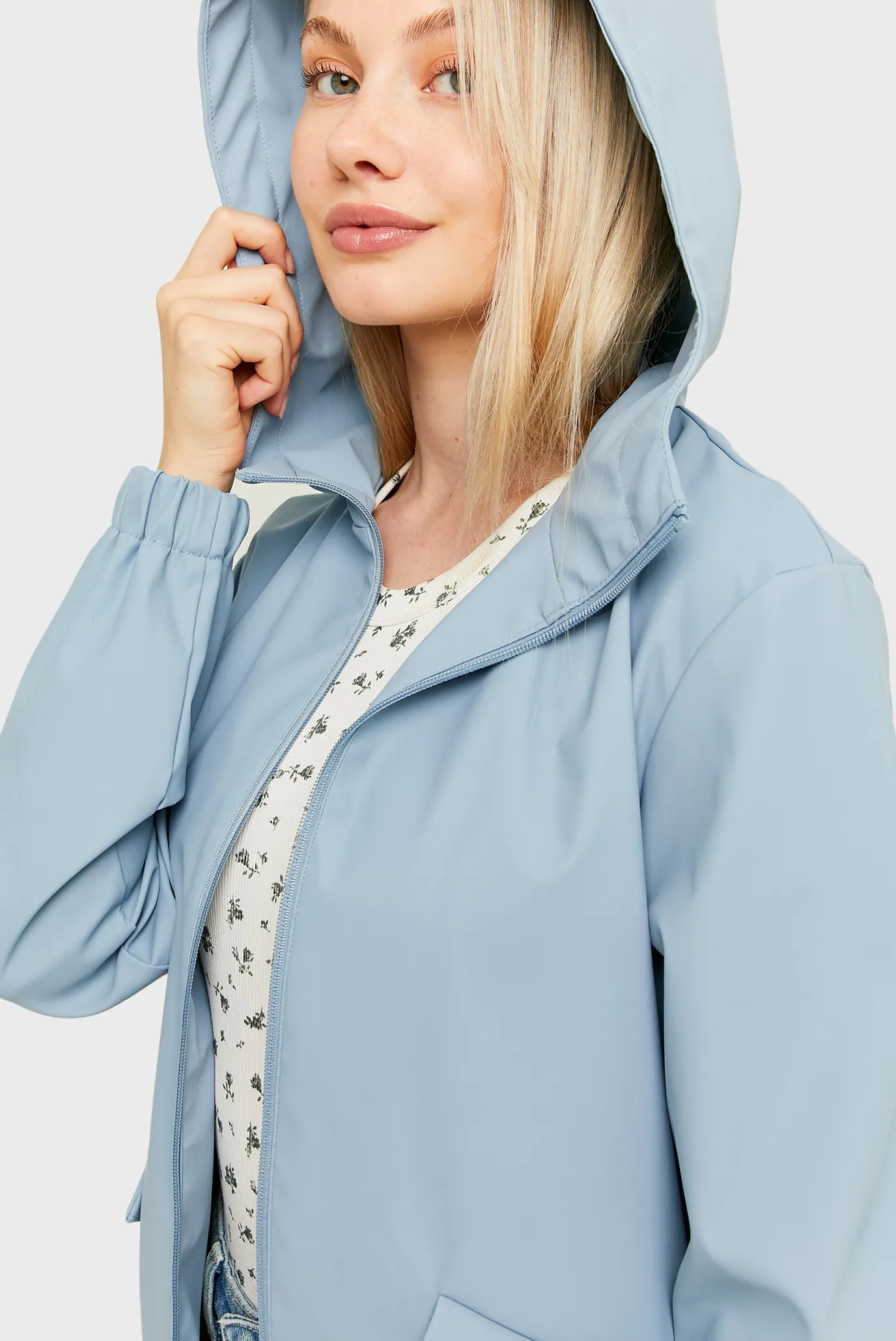 Женский голубой плащ 3