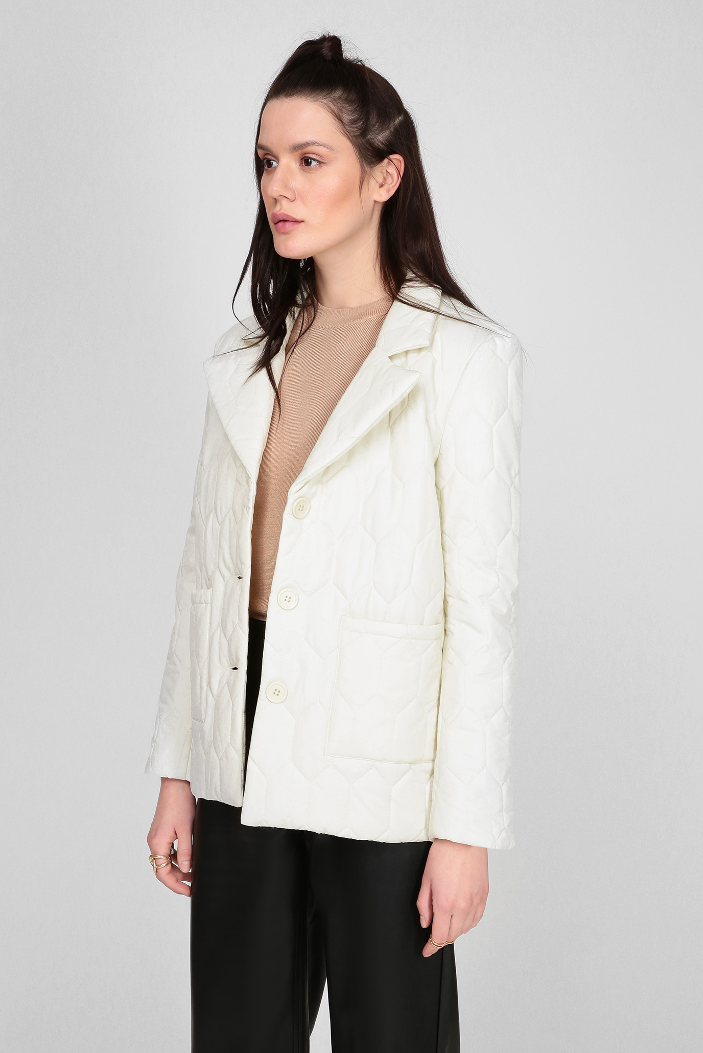 Женская белая куртка 1