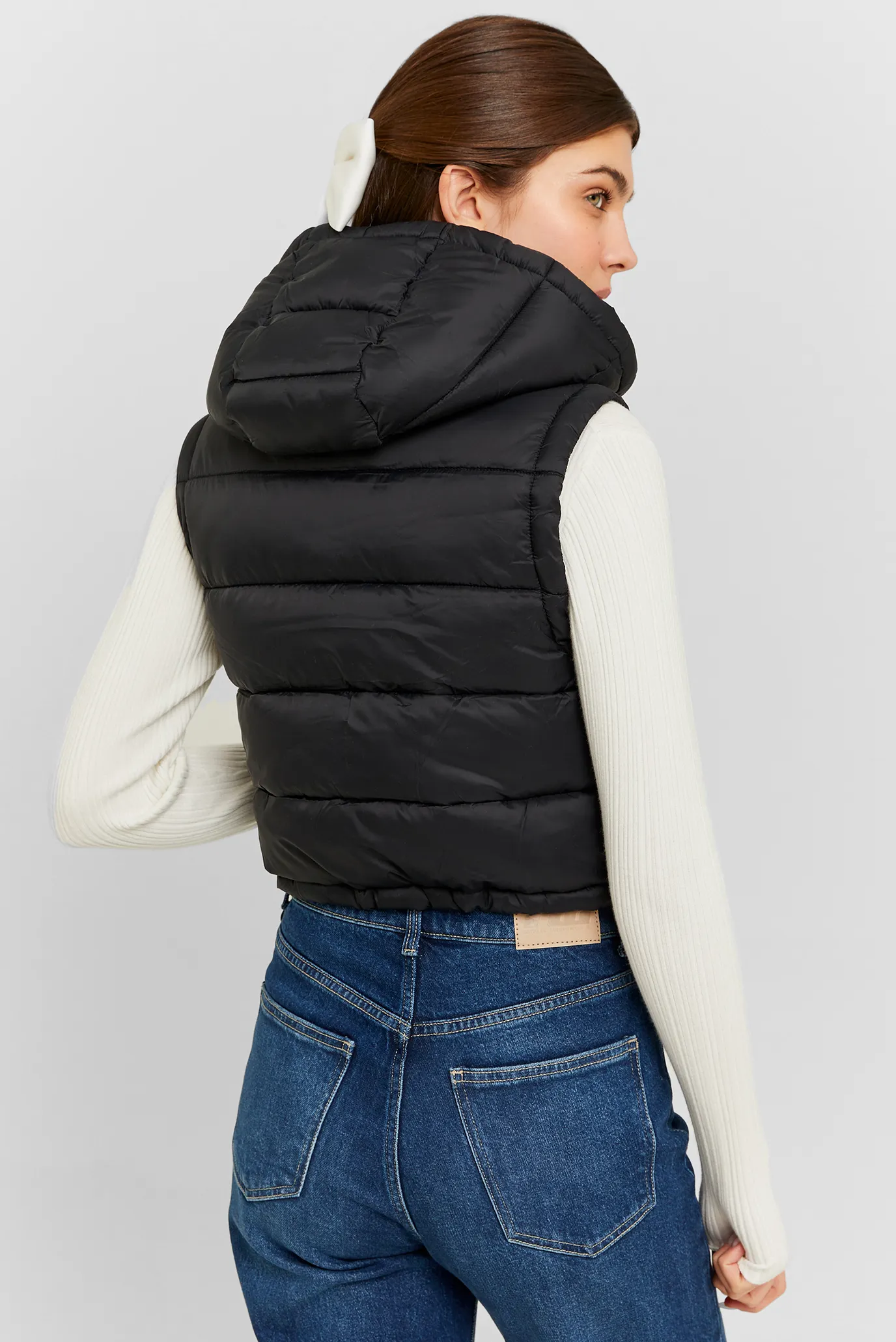 Жіночий чорний жилет 2