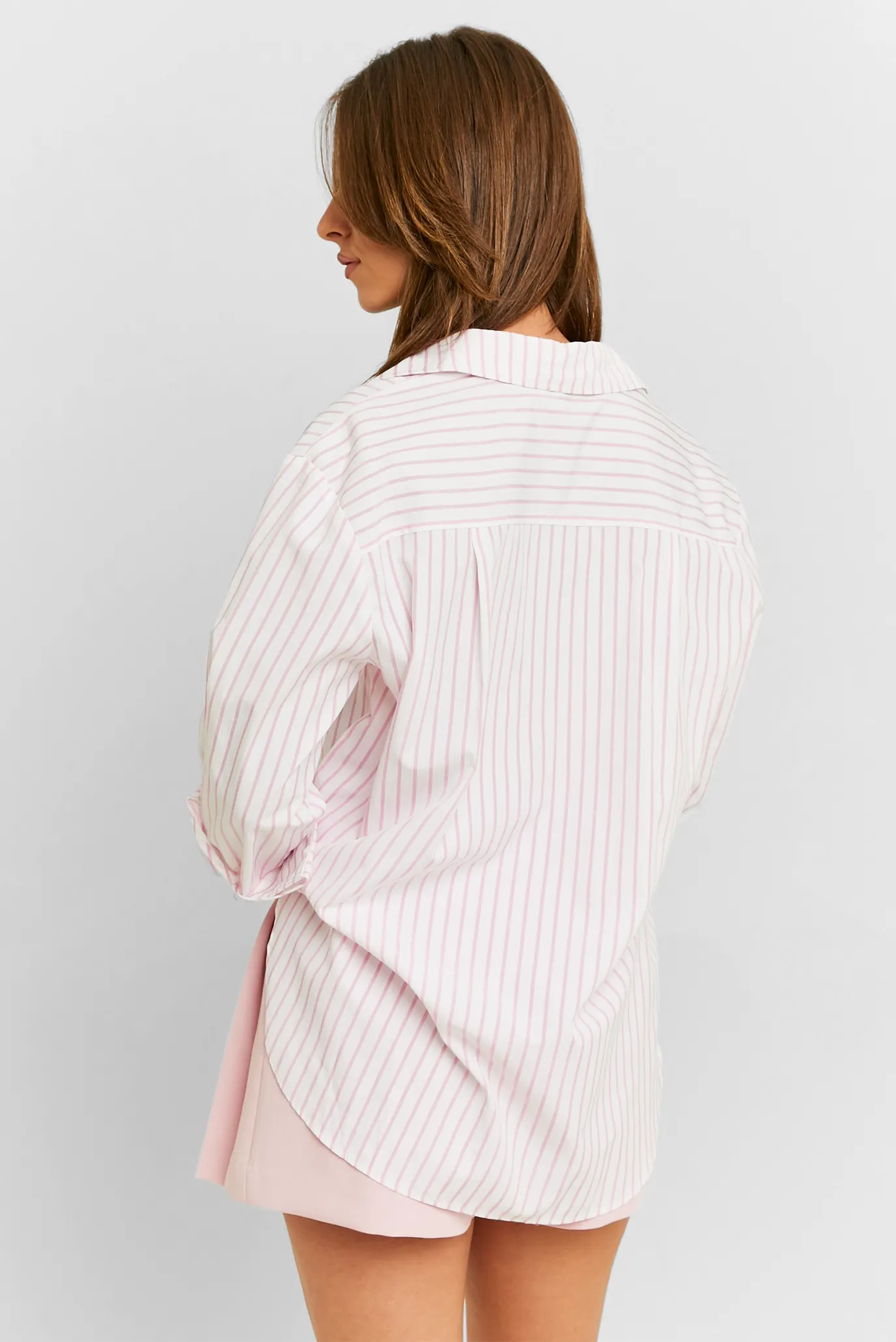 Жіноча біла сорочка у смужку 2