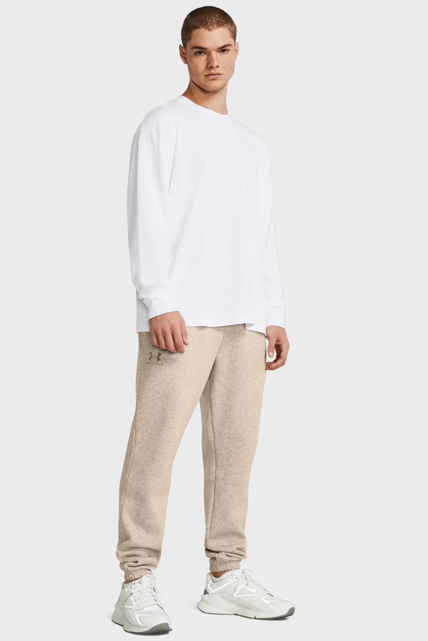 Чоловічі бежеві спортивні штани UA Essential Fleece Jogger 2