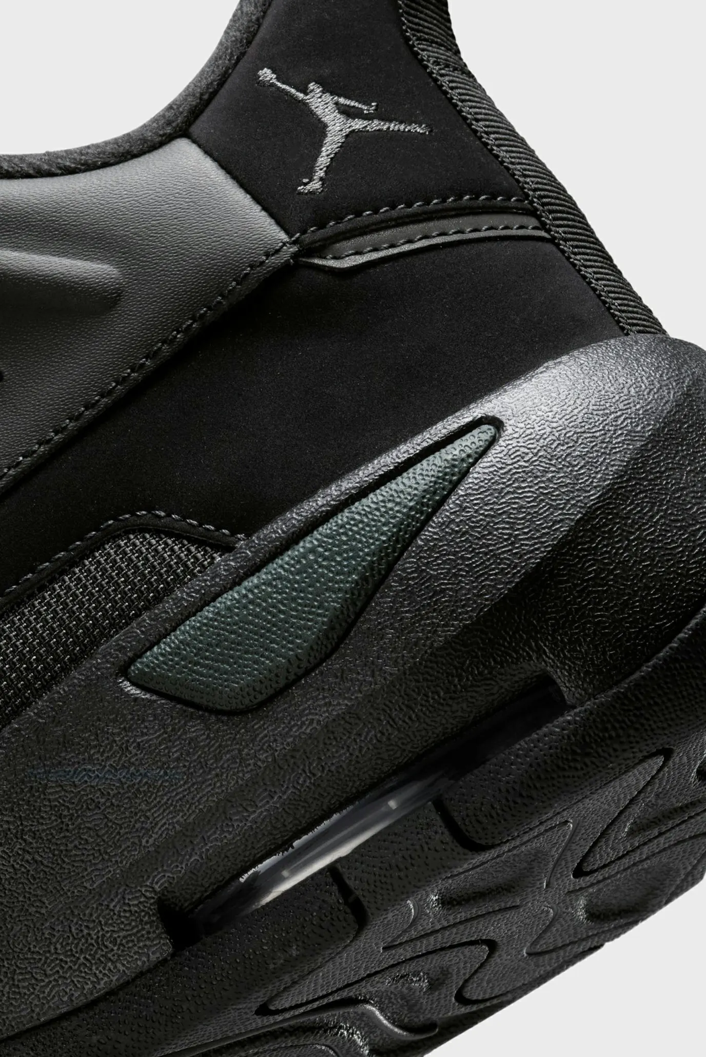 Чоловічі чорні кросівки JORDAN MAX AURA 7 5