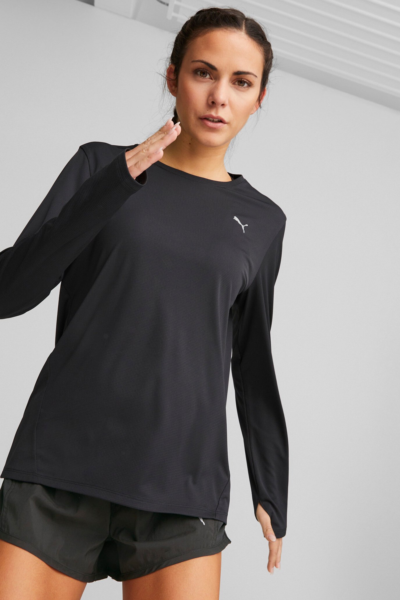 Женский черный лонгслив Run Favourite LS Tee Women 1