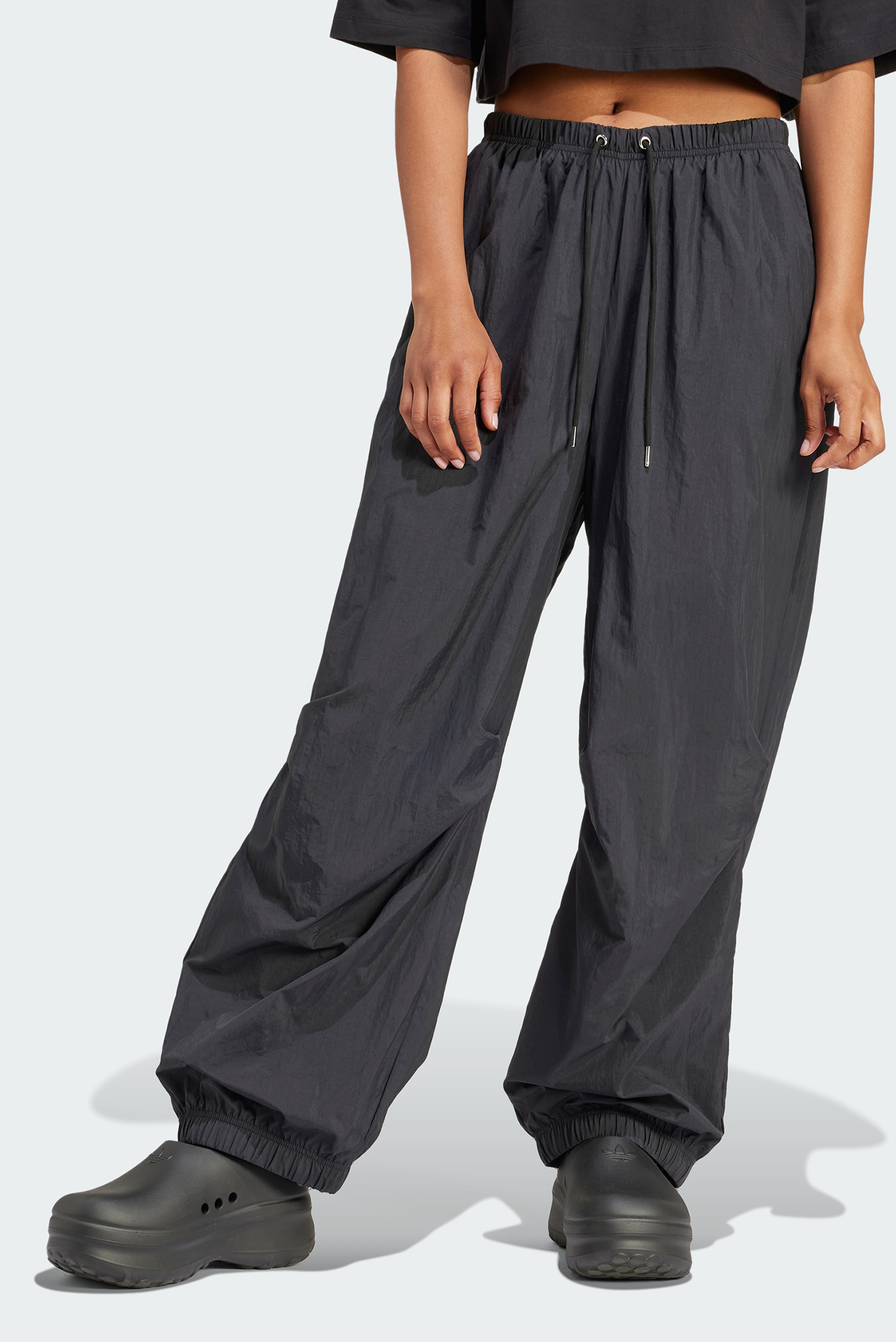 Жіноча чорна спортивні штани Premium Essentials Nylon Parachute 1