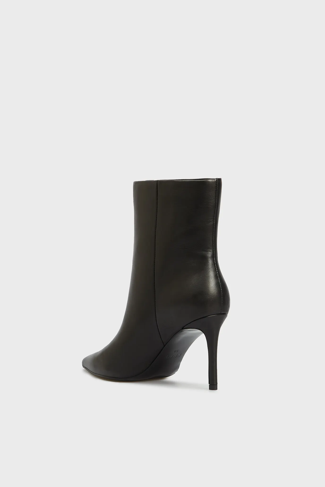 Женские черные кожаные ботильоны Ville 4