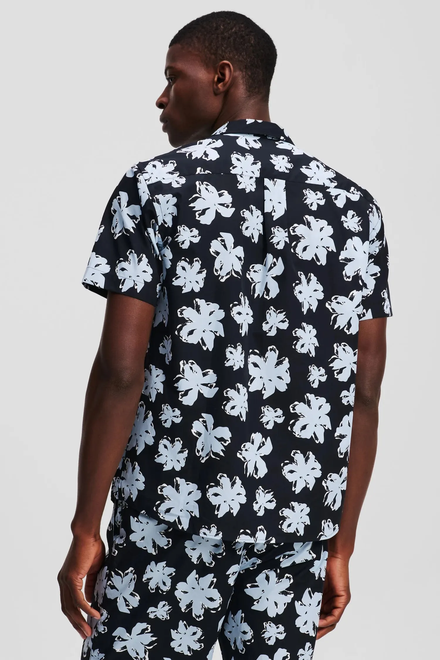 Мужская черная рубашка с узором 3