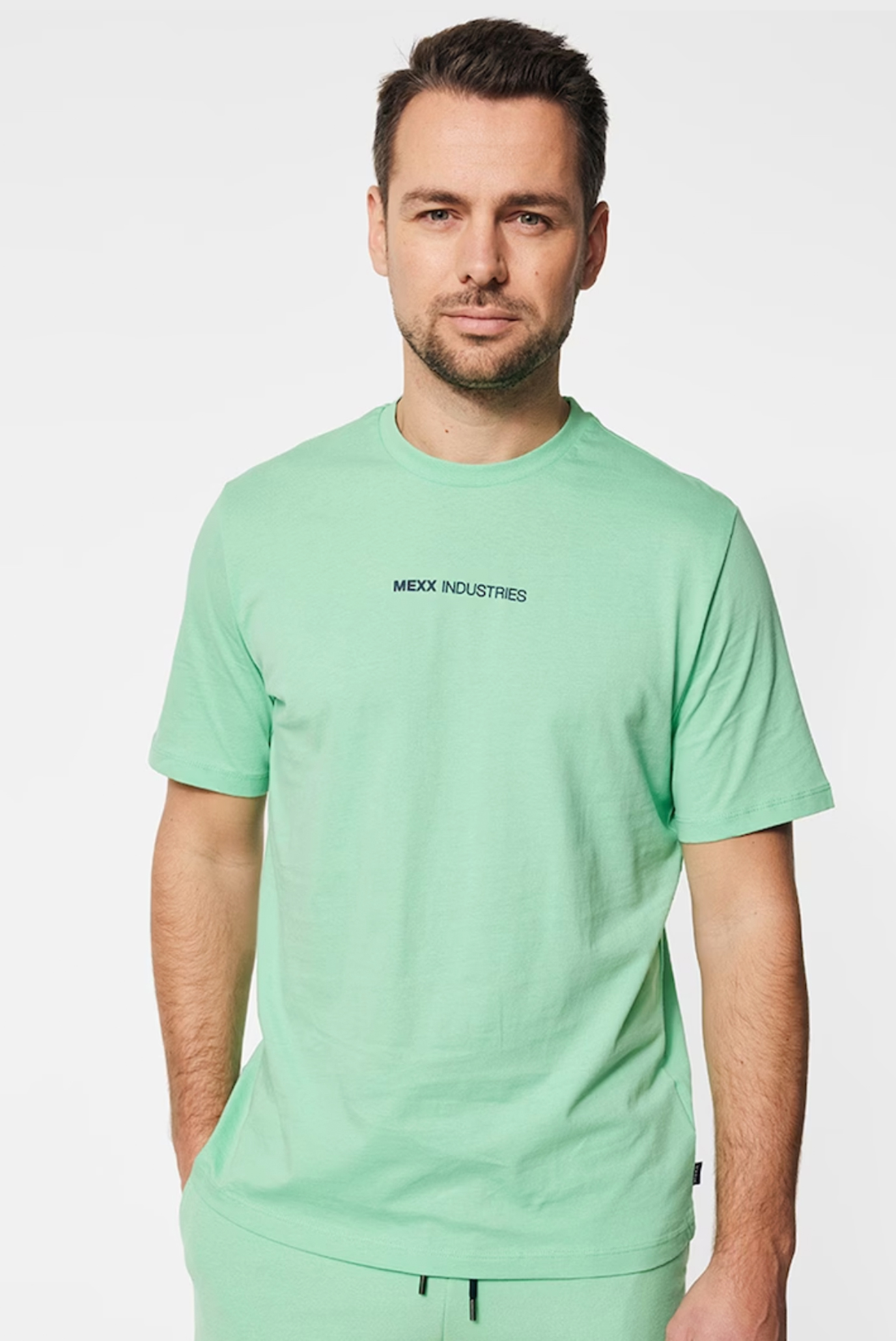 Мужская салатовая футболка 1