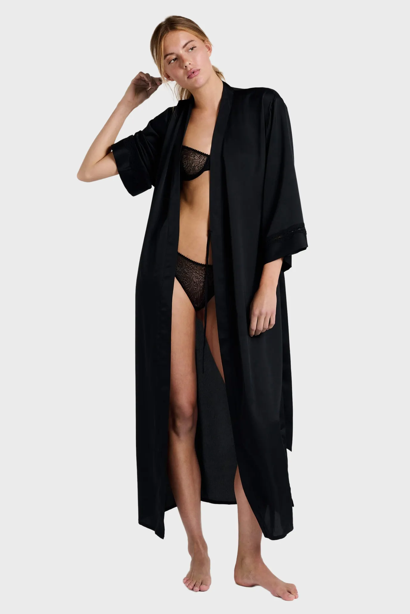 Женский черный халат RENY 4