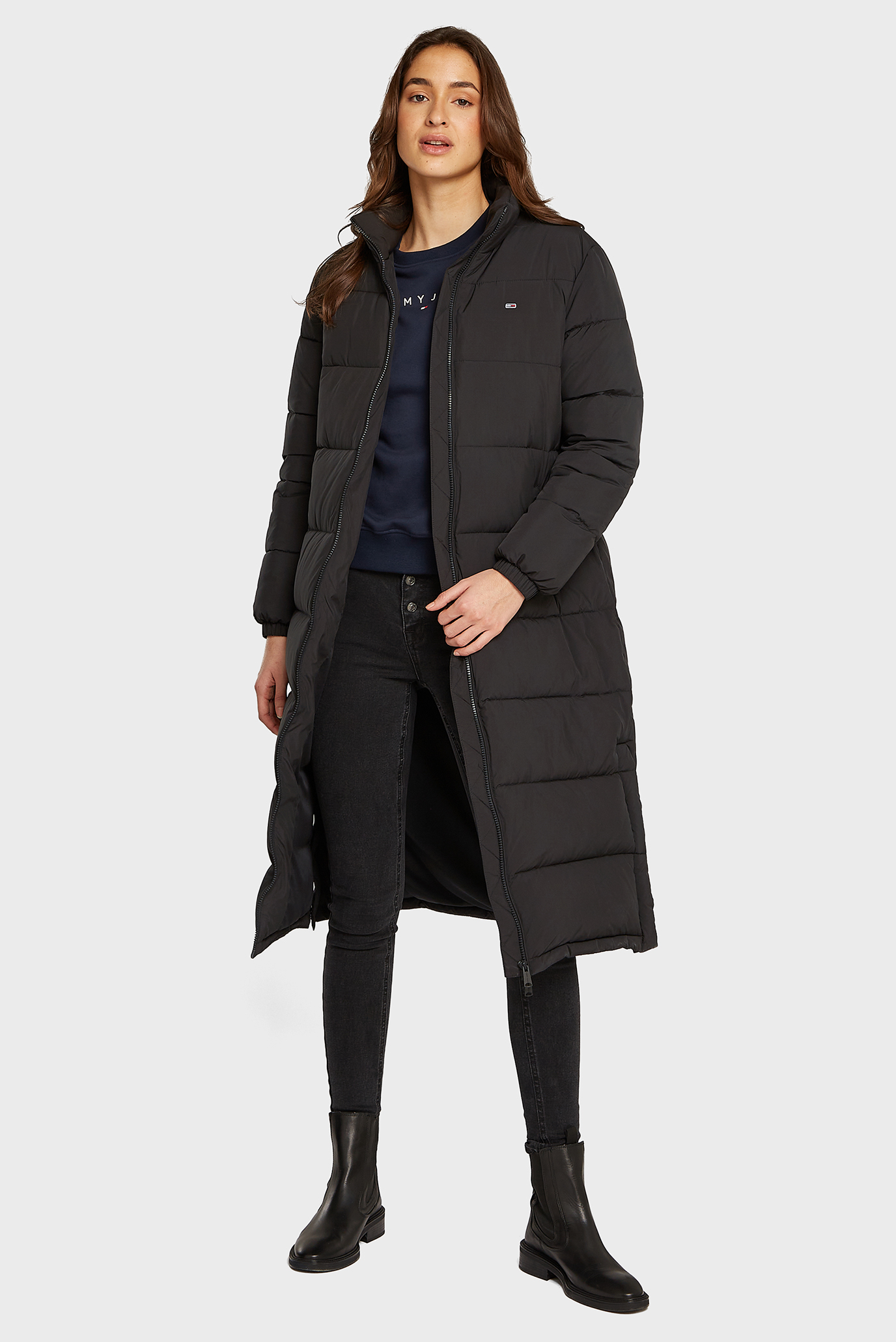 Женская черная куртка TJW MAXI ESSENTIAL PUFFER Черный XS Tommy Jeans DW0DW19918 Женская черная куртка TJW MAXI ESSENTIAL PUFFER Черный XS Tommy Jeans DW0DW19918