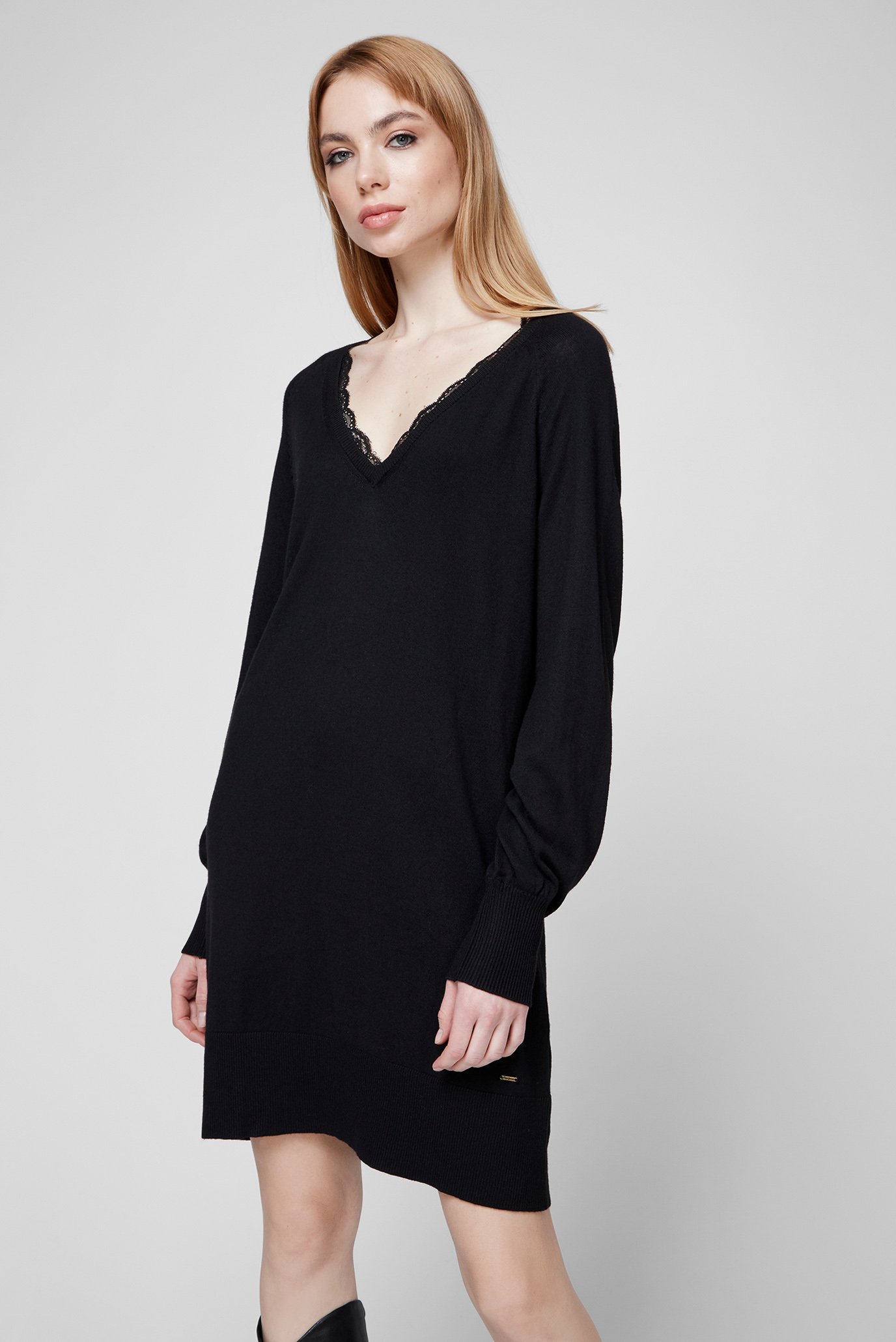 Женское черное платье SURI 1