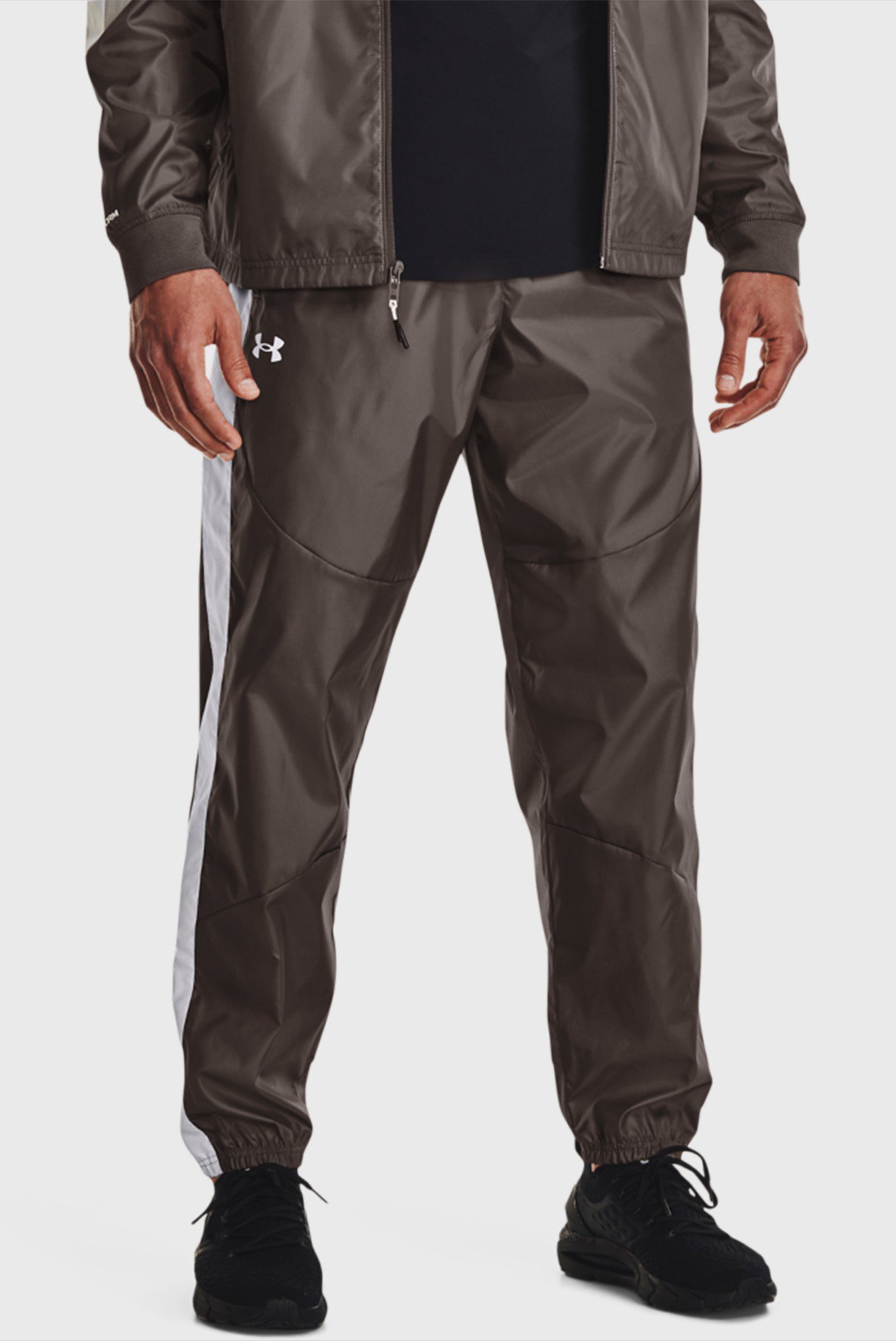 Чоловічі сірі спортивні штани UA Legacy Woven Pants 1