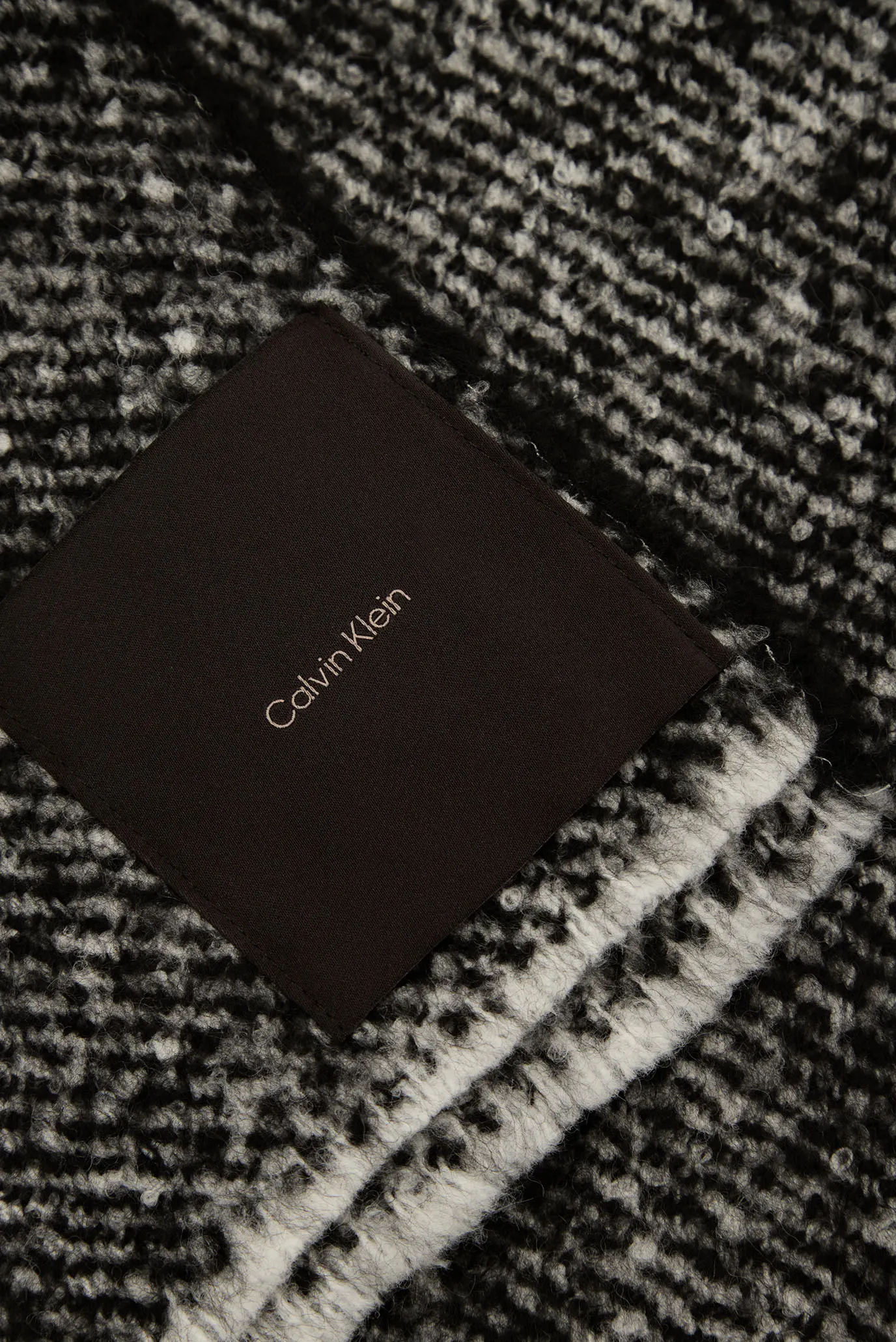 Жіночий чорний шарф CONCRETE WOOL BLANKET 3