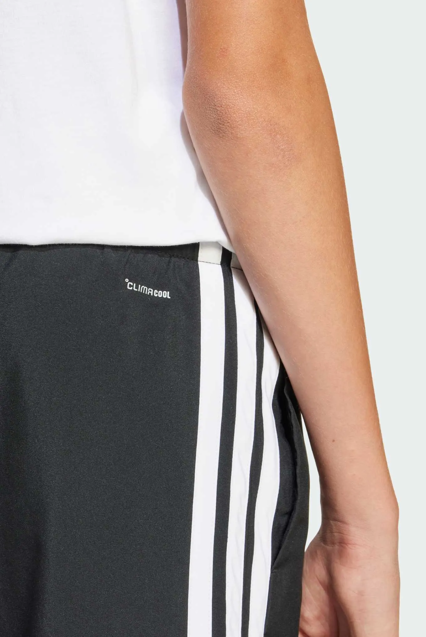 Детские черные шорты Essentials Climacool Kids 6