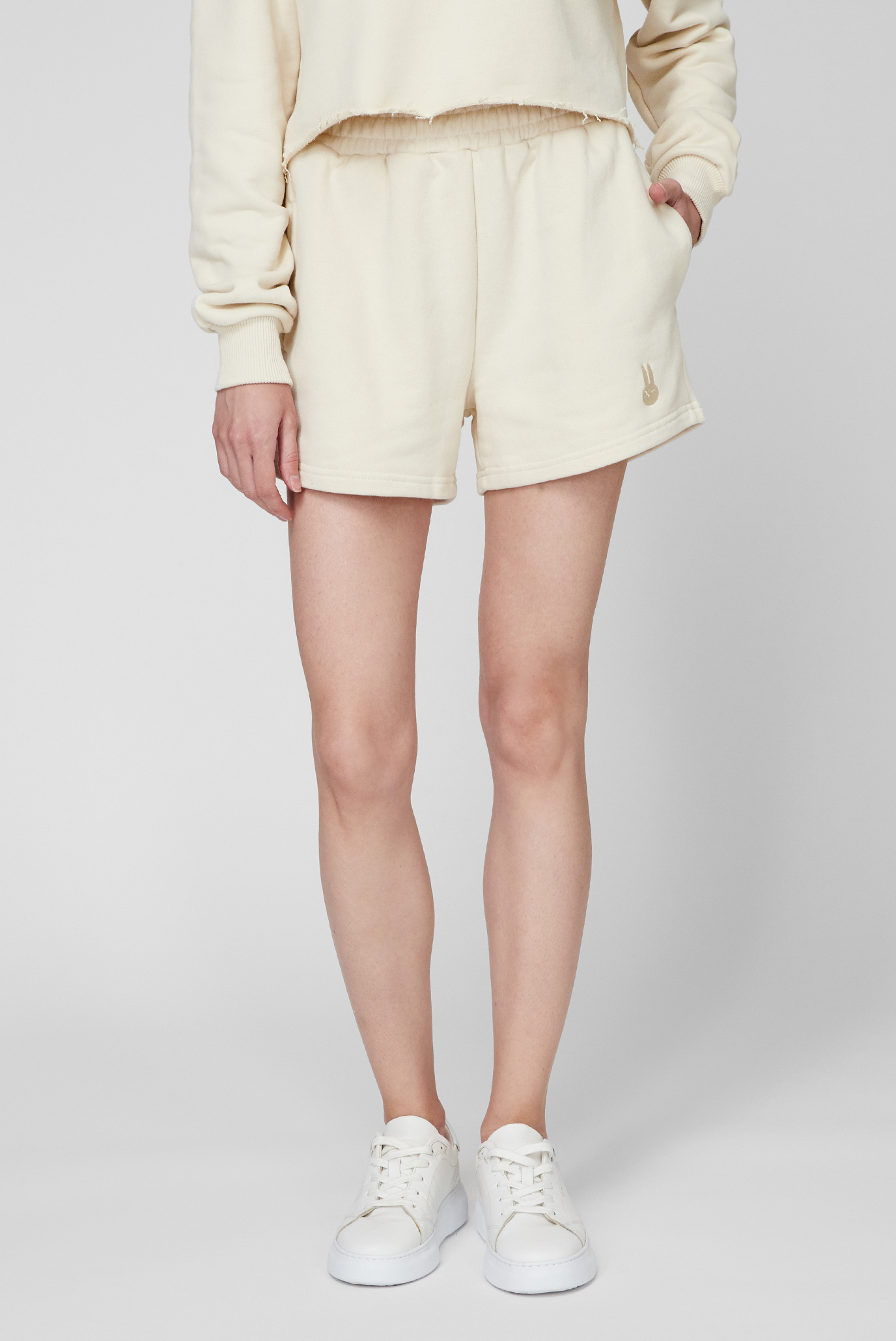 Женские белые шорты Sweatpants Shorts 1