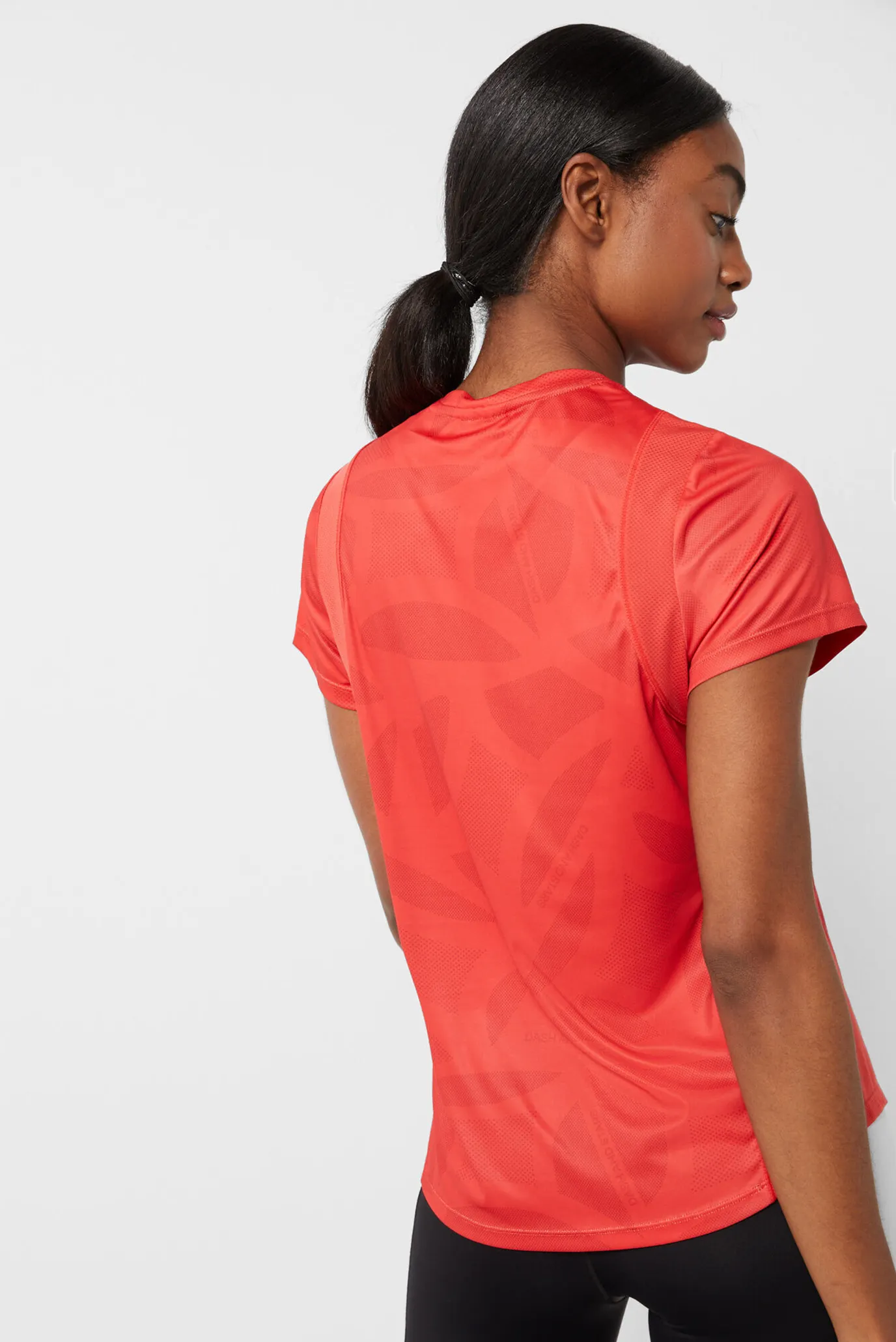 Жіноча червона футболка 3