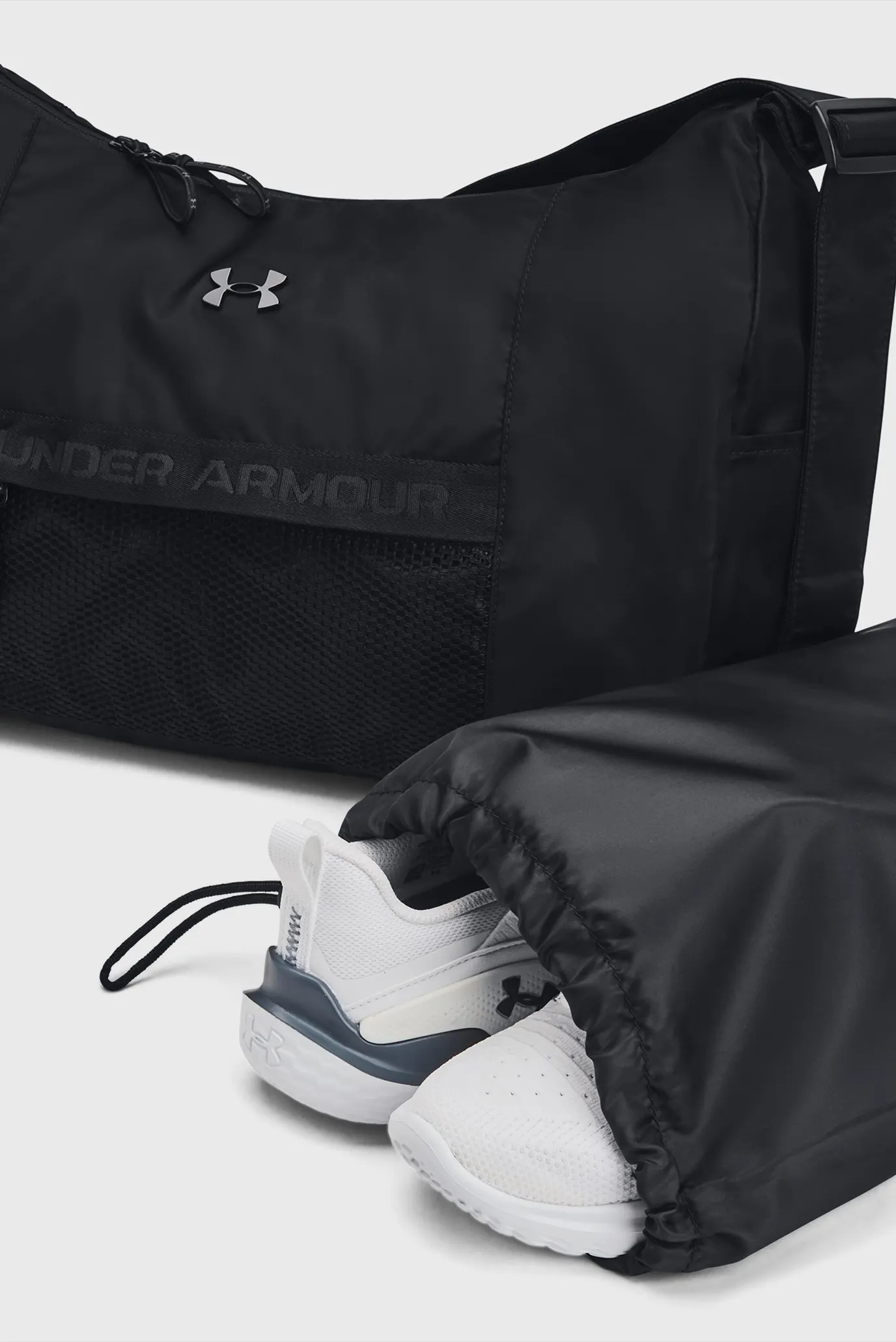 Женская черная спортивная сумка UA Studio Slouchy Duffle 5