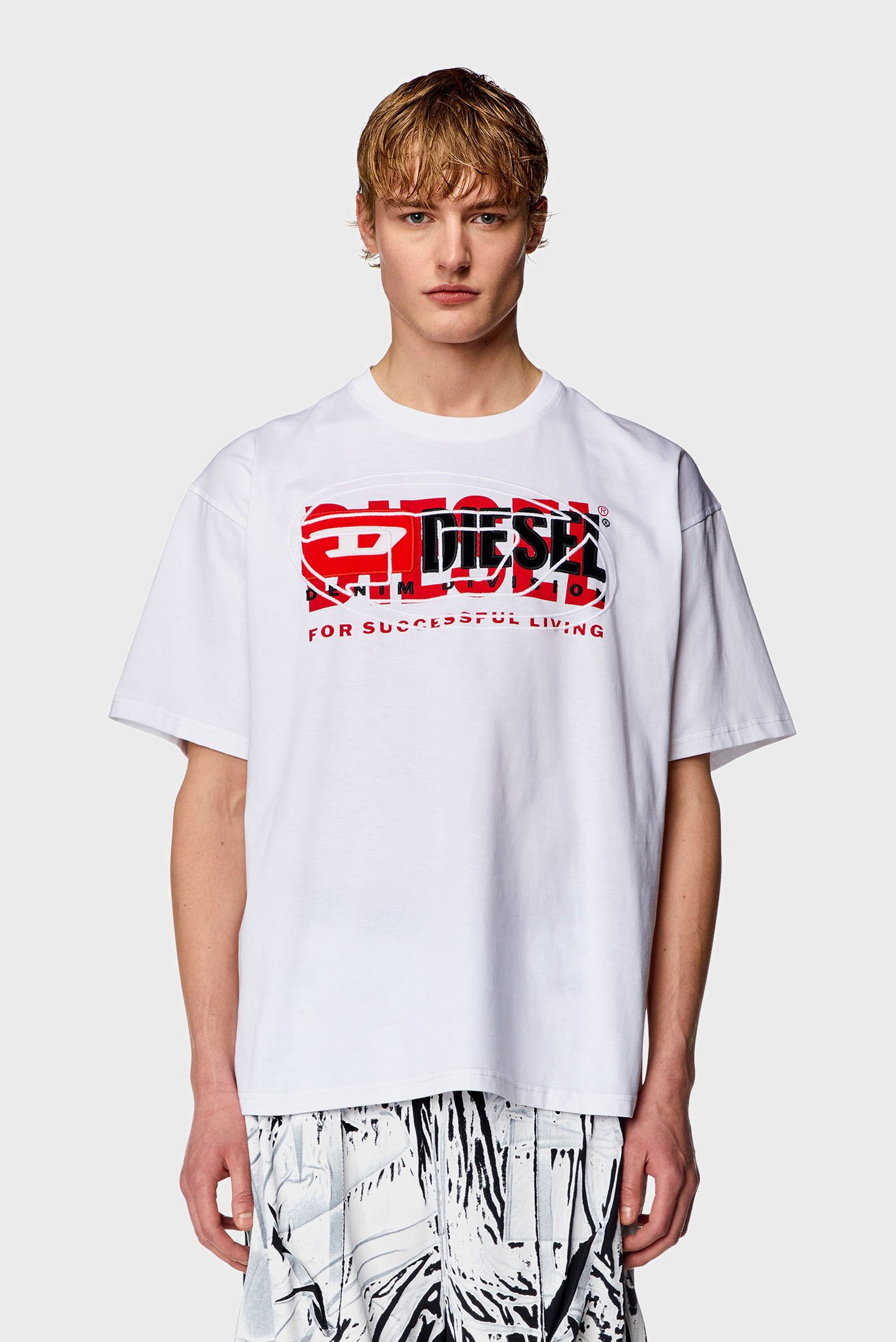 Мужская белая футболка T-BOXT 1