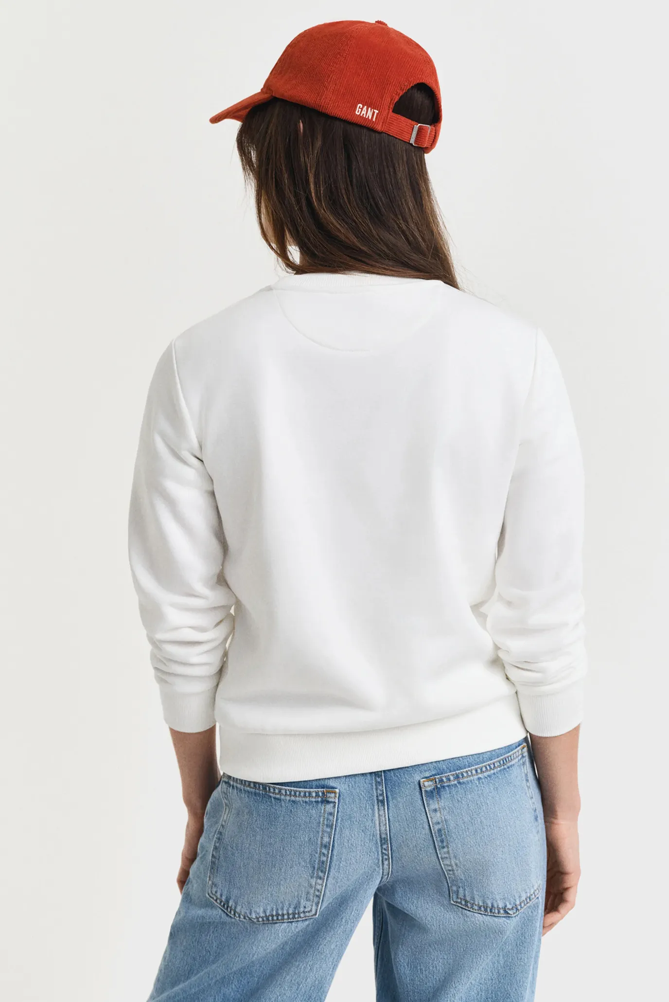 Женский белый свитшот SHIELD C-NECK SWEAT 3