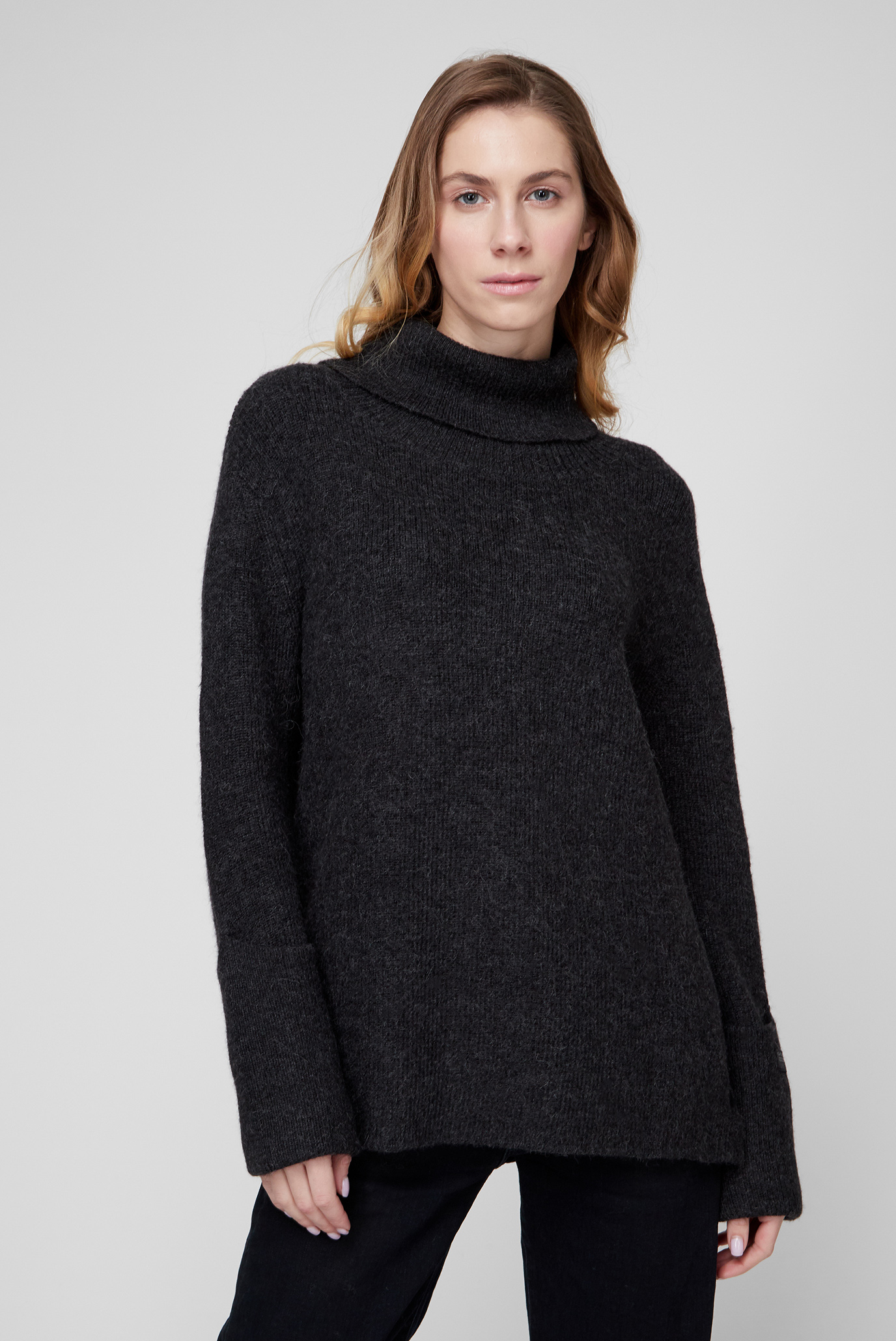 Женский черный шерстяной свитер 1