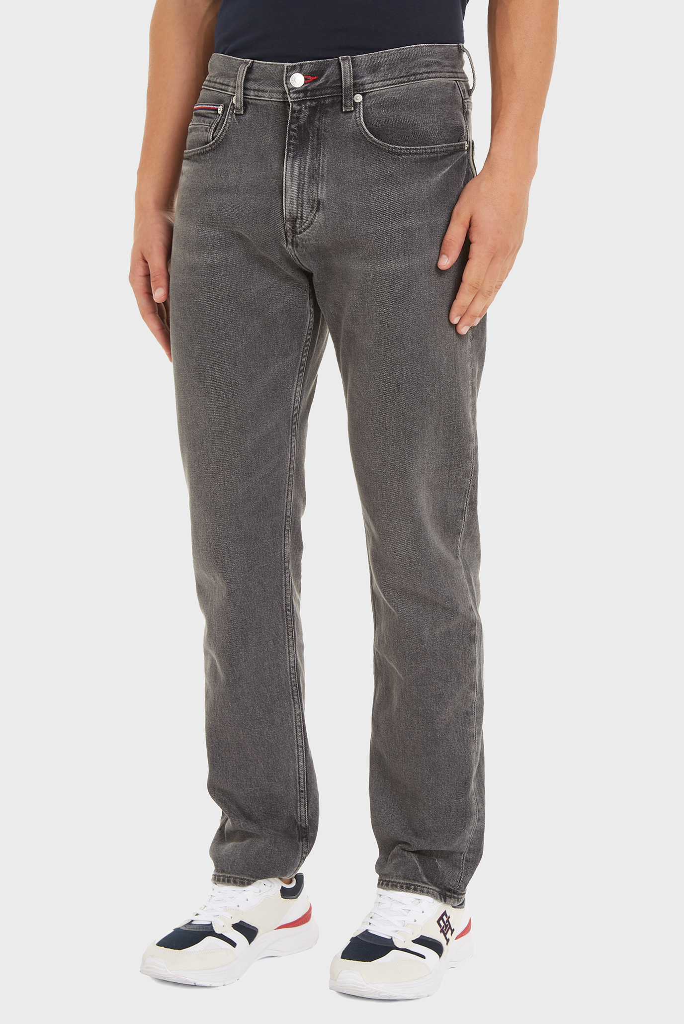 Мужские серые джинсы REGULAR MERCER STR LEON GREY Серый 32-32 Tommy Hilfiger MW0MW36275 Мужские серые джинсы REGULAR MERCER STR LEON GREY Серый 32-32 Tommy Hilfiger MW0MW36275