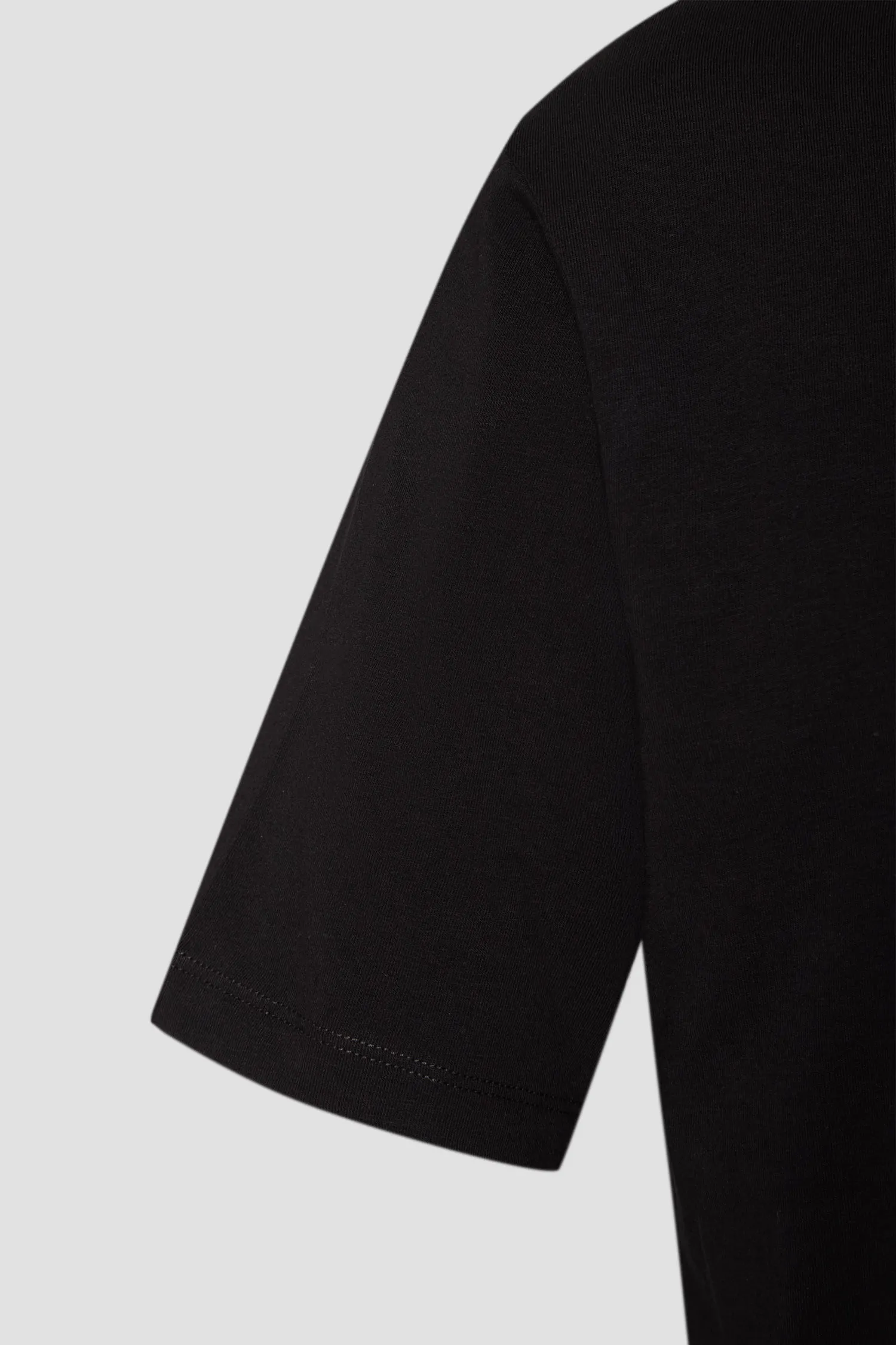 Мужская черная футболка 4