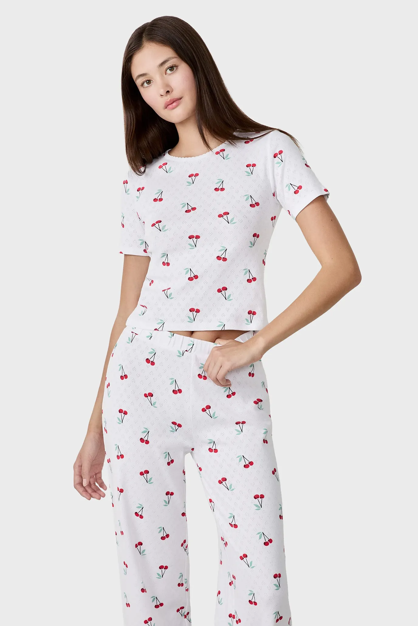 Жіноча біла піжама з візерунком (футболка, брюки) CHERRY 4