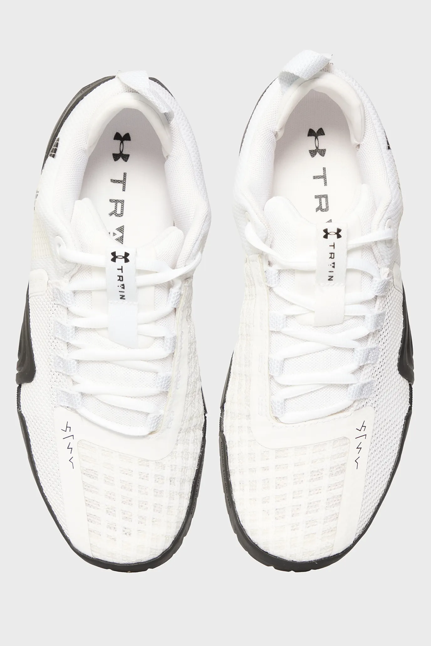 Чоловічі білі кросівки UA TriBase Reign 6 4