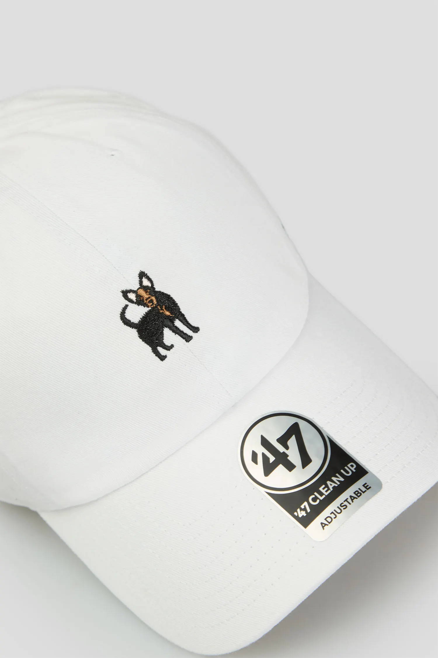 Біла кепка 4