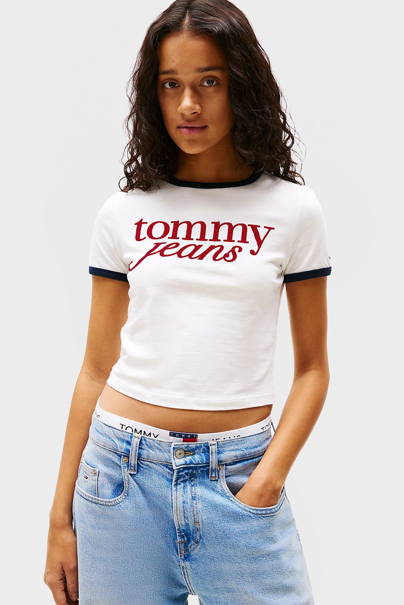 Женская белая футболка TJW SLIM SH SCRIPT RINGR Белый XS Tommy Jeans DW0DW20631 Женская белая футболка TJW SLIM SH SCRIPT RINGR Белый XS Tommy Jeans DW0DW20631
