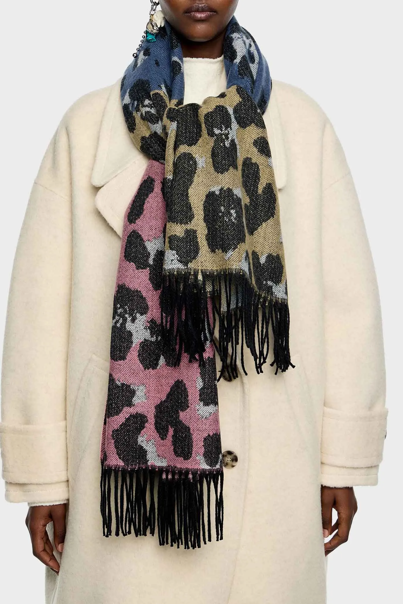 Жіночий шарф з візерунком 2