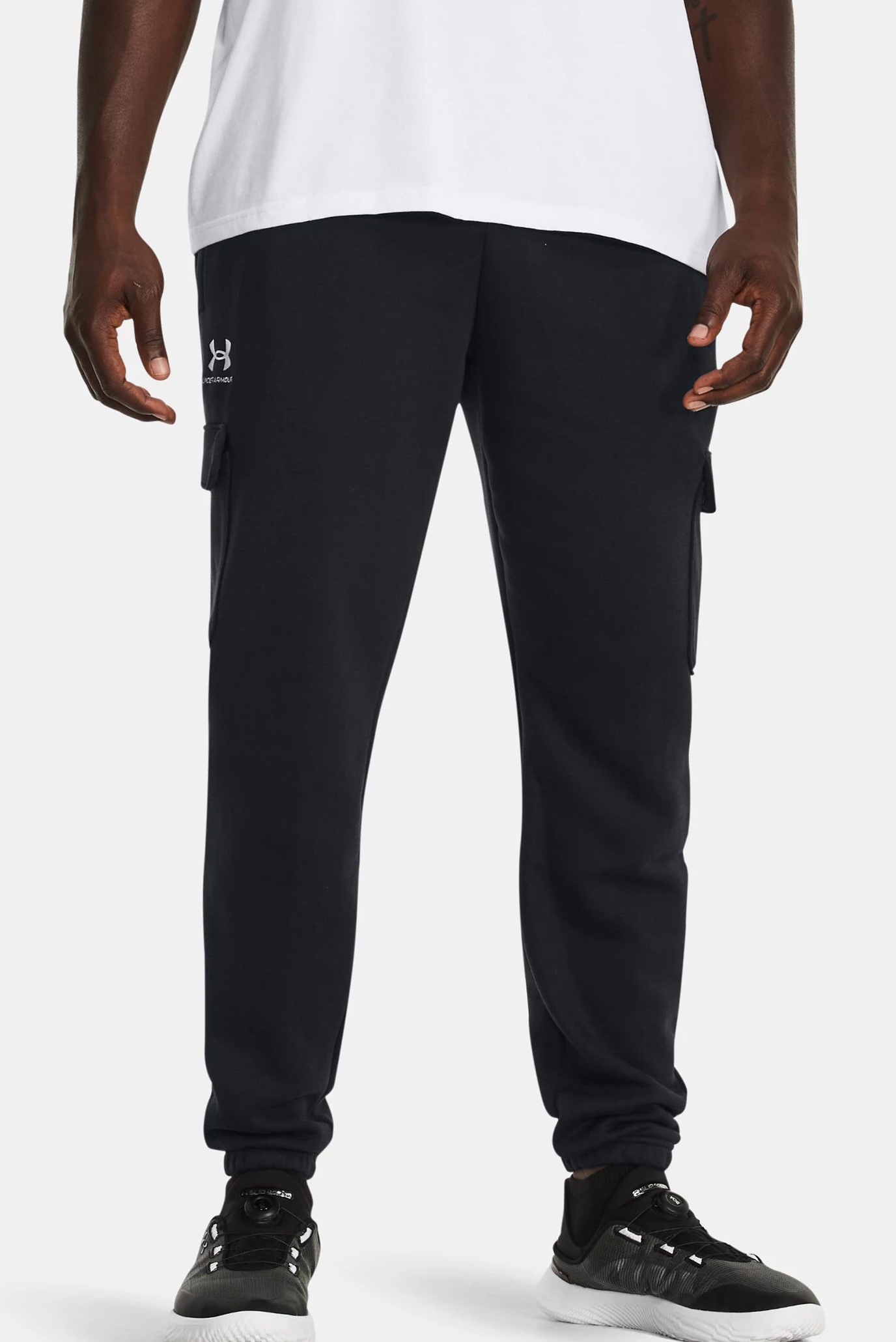 Чоловічі чорні спортивні штани UA Essential Flc Cargo Pant 1